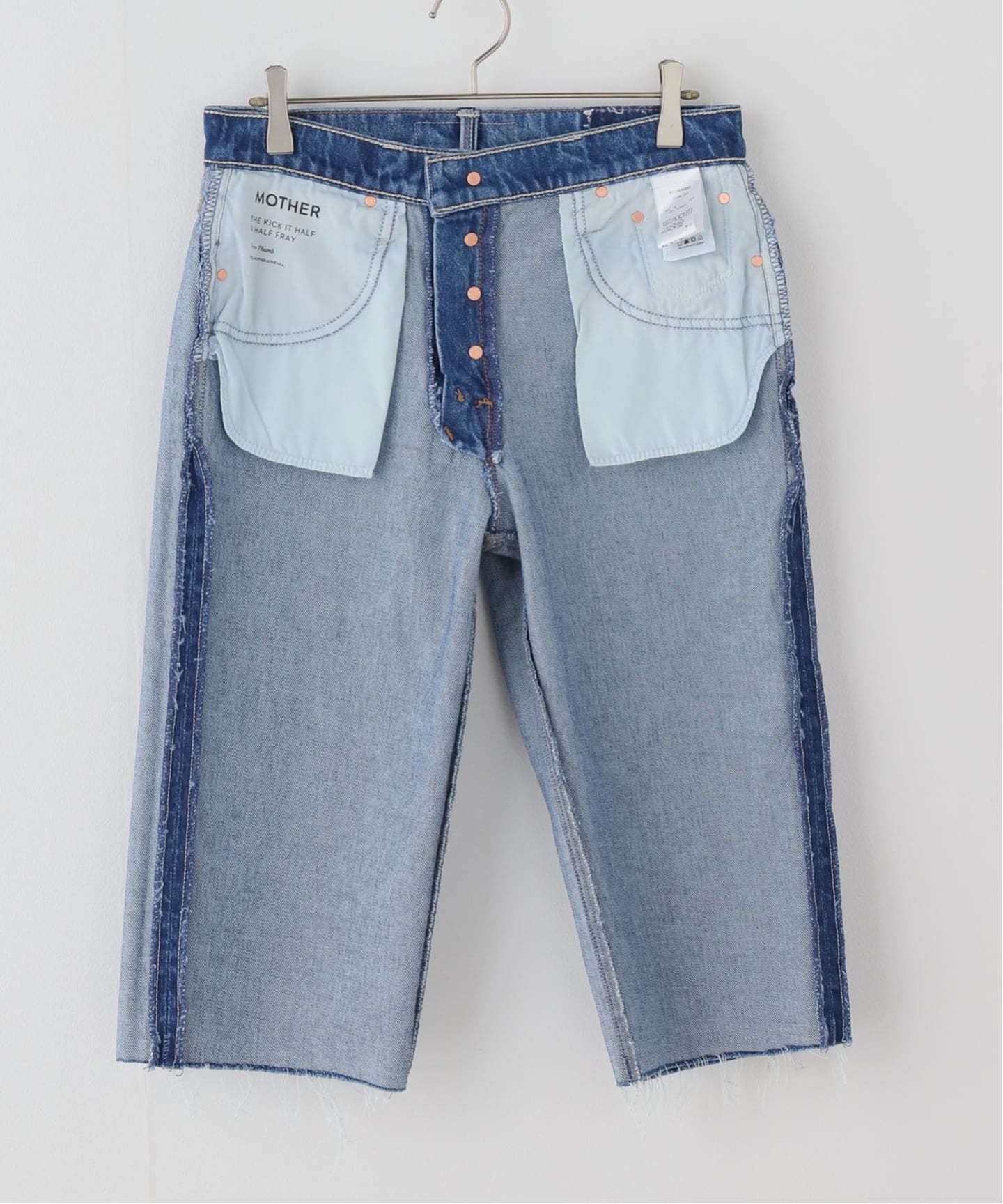 早いもの勝ち！美品 63,940円 アパルトモン購入 MOTHER新作デニム MOTHER/マザー】 The Kick It Half Fray（デニムパンツ・ジーンズ）｜L