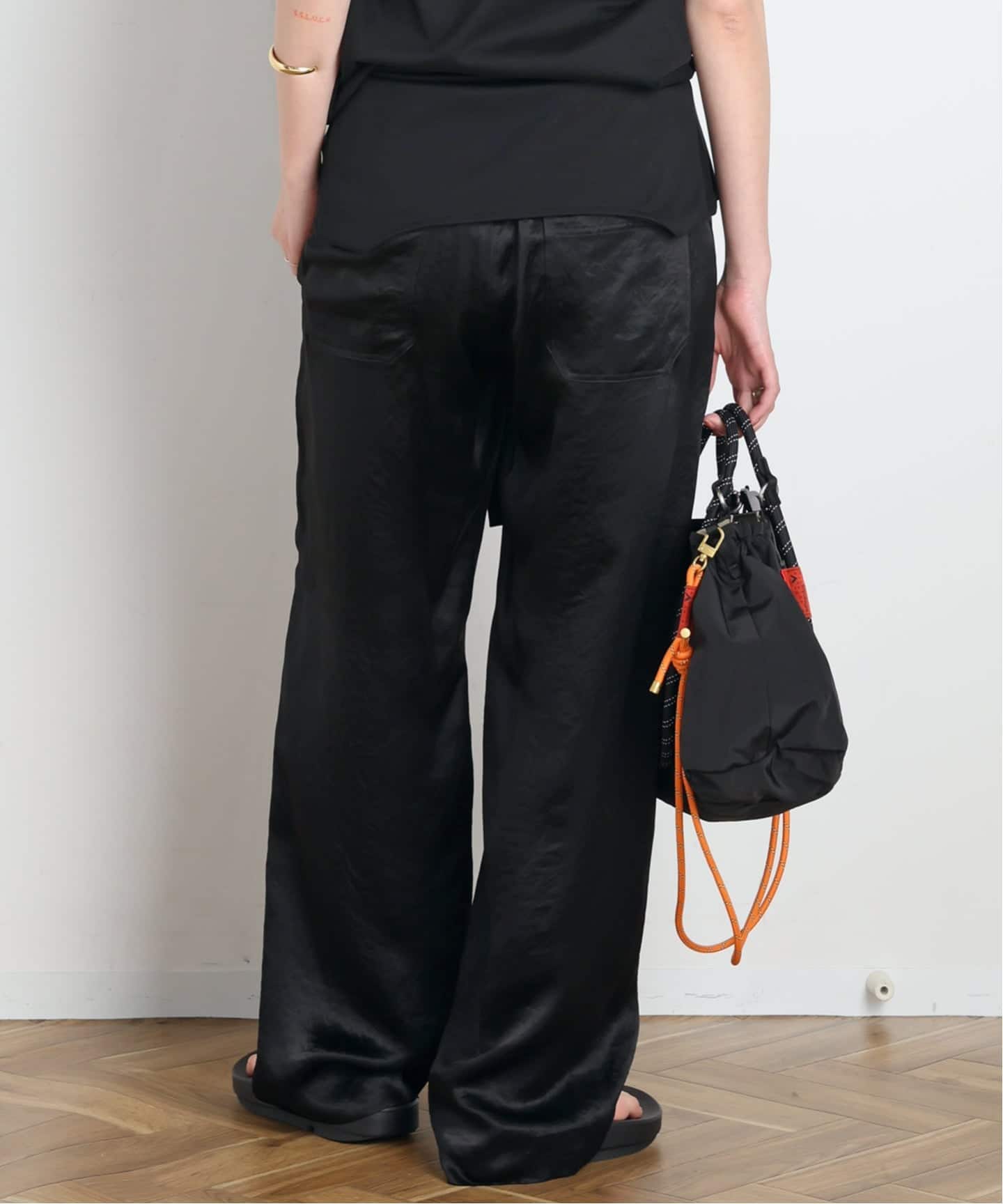 【CINOH/チノ】 AP別注 Synthetic leather パンツ　新品 AP STUDIO（エーピーストゥディオ）の「【CINOH/チノ】 別注 センター