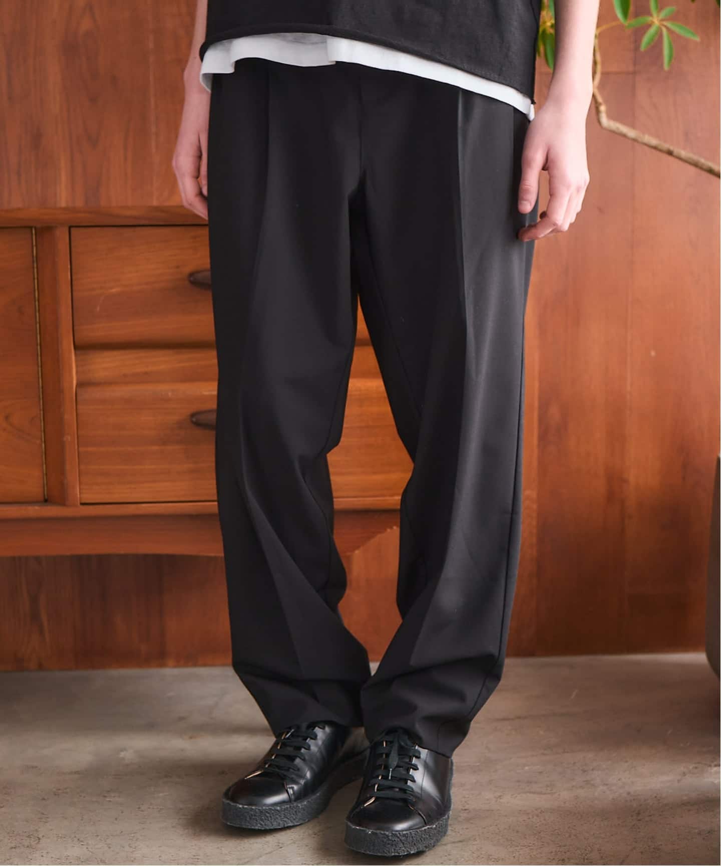 OSKR / オーエスケーアール ex Two Tuck TR Tapered Slacks