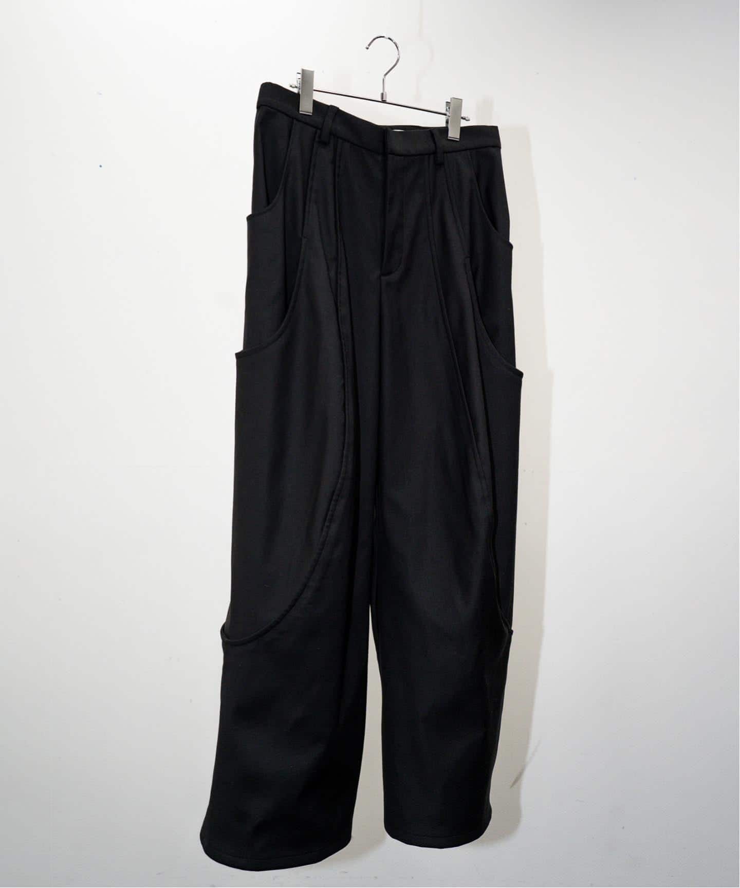 GOAT ESSENCE / ゴートエッセンス TUCK CURVED WIDE PANTS（スラックス
