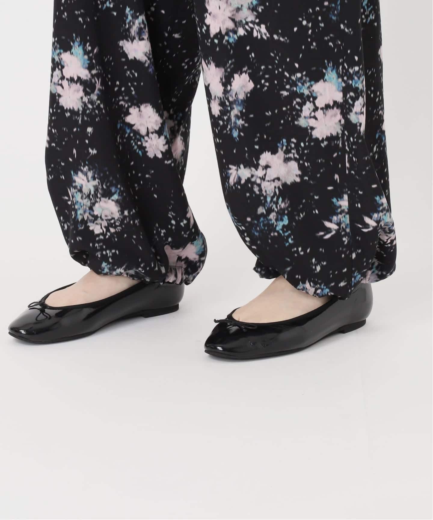 フラワープリントドロストパンツ（その他パンツ）｜IENA（イエナ）の