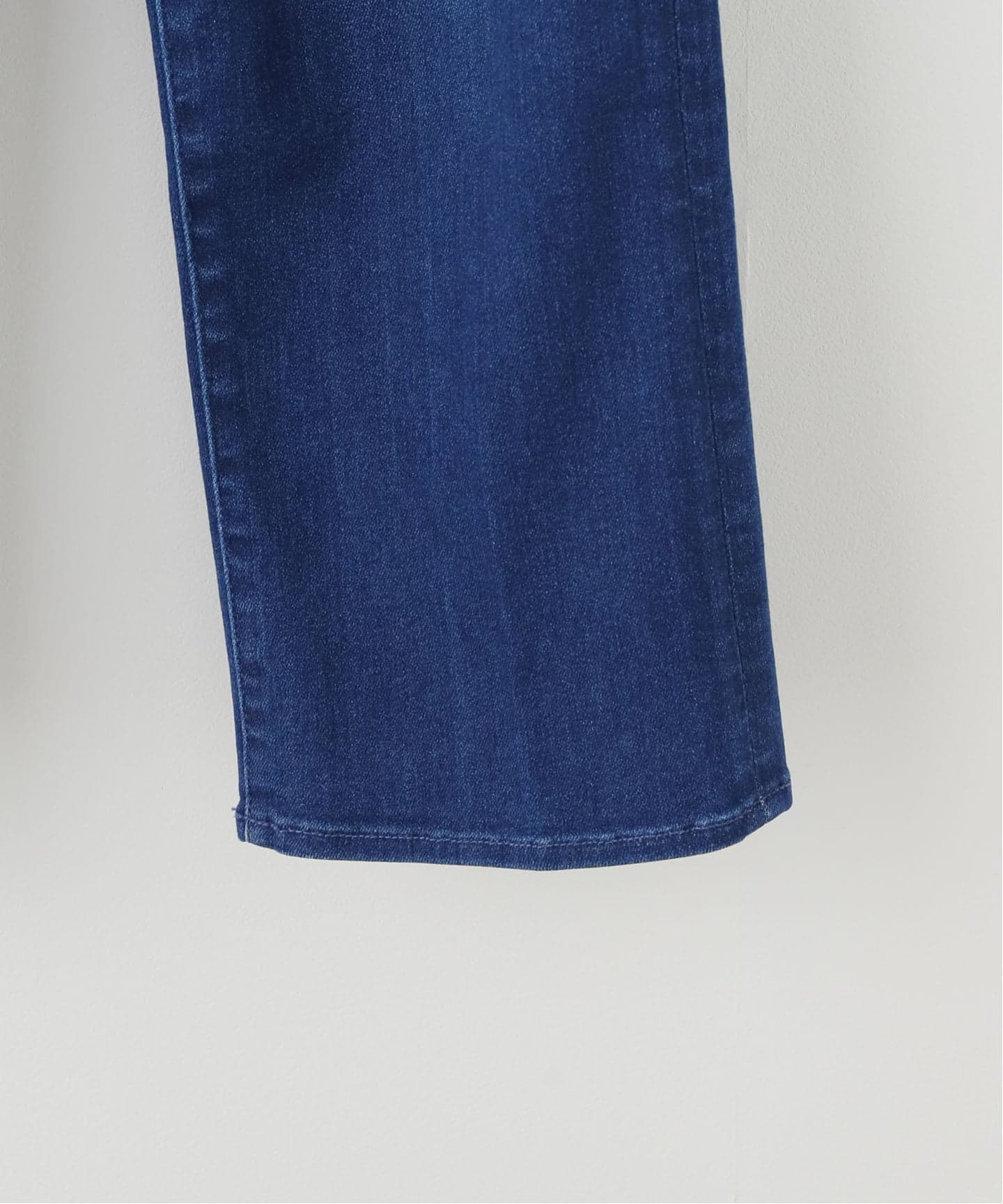 MOTHER/マザー THE MID RISE RAMBLER ZIP FLOOD デニムパンツ