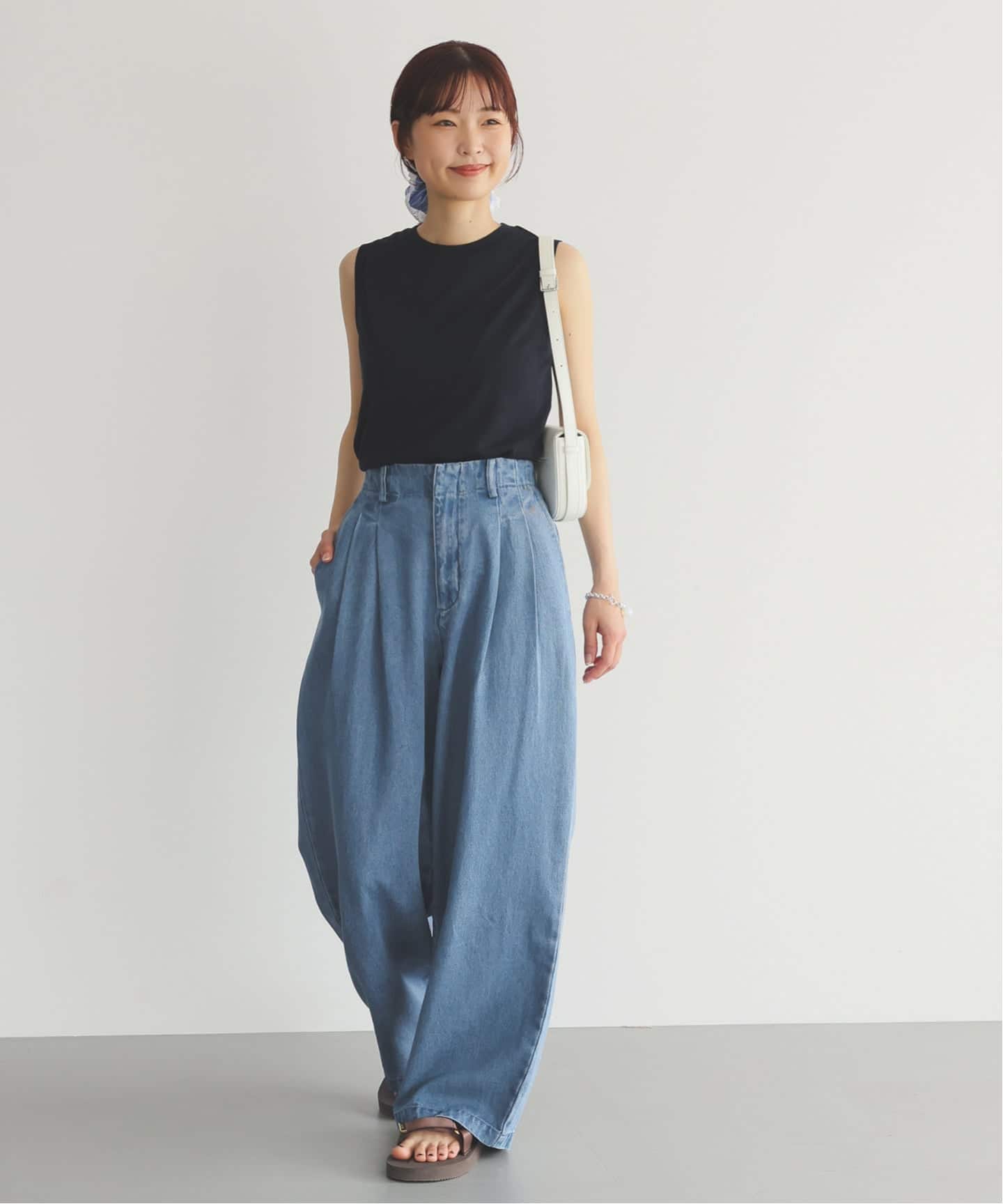 SLOBE IENA LEDENIM TUCK TROUSERデニム WEB限定/3サイズ展開/追加6》LEDENIM TUCK TROUSERデニム（デニム