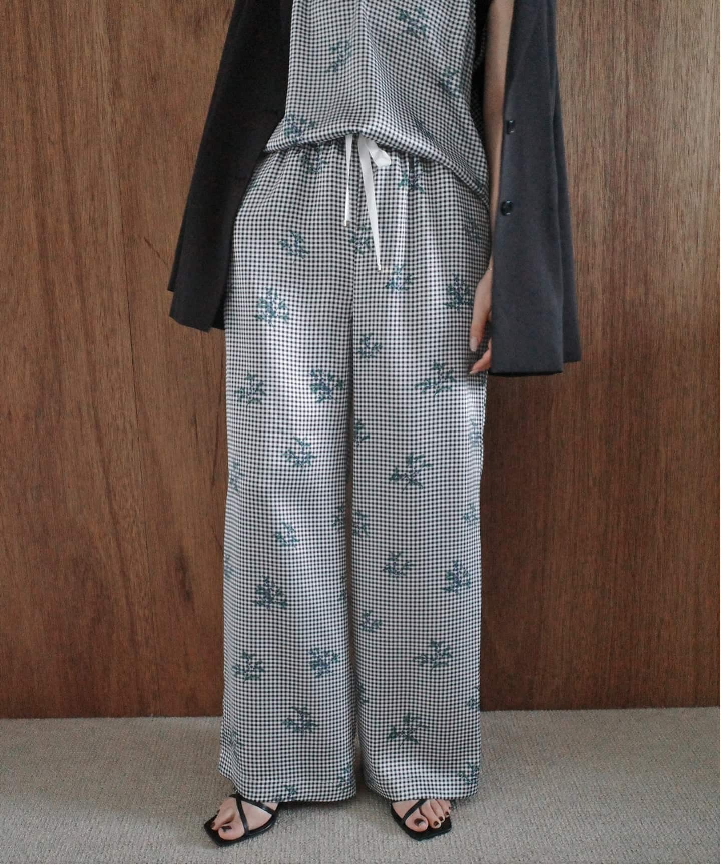 Margaux Dereume × SLOBE サテンイージーパンツ（その他パンツ