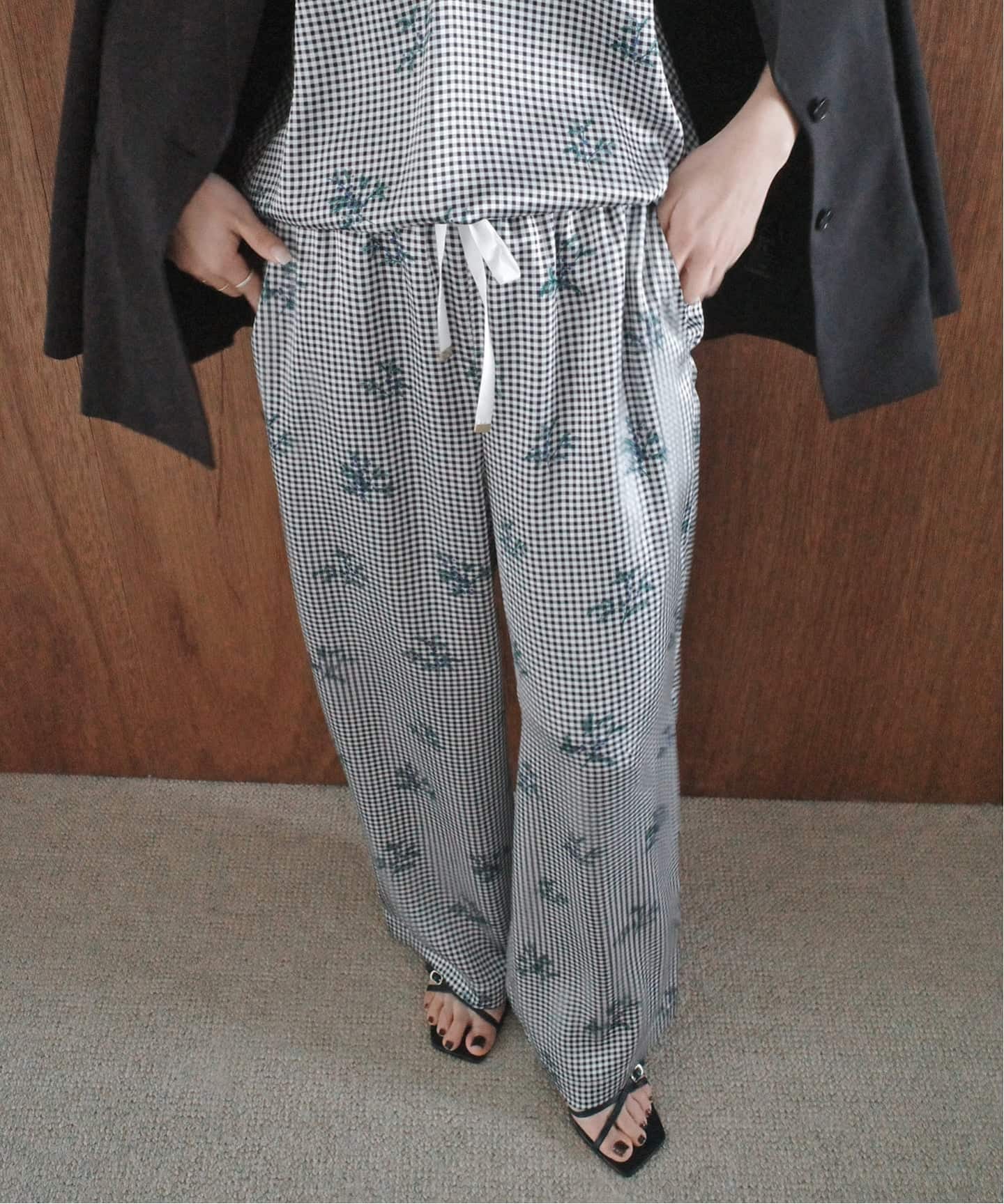 Margaux Dereume × SLOBE サテンイージーパンツ（その他パンツ