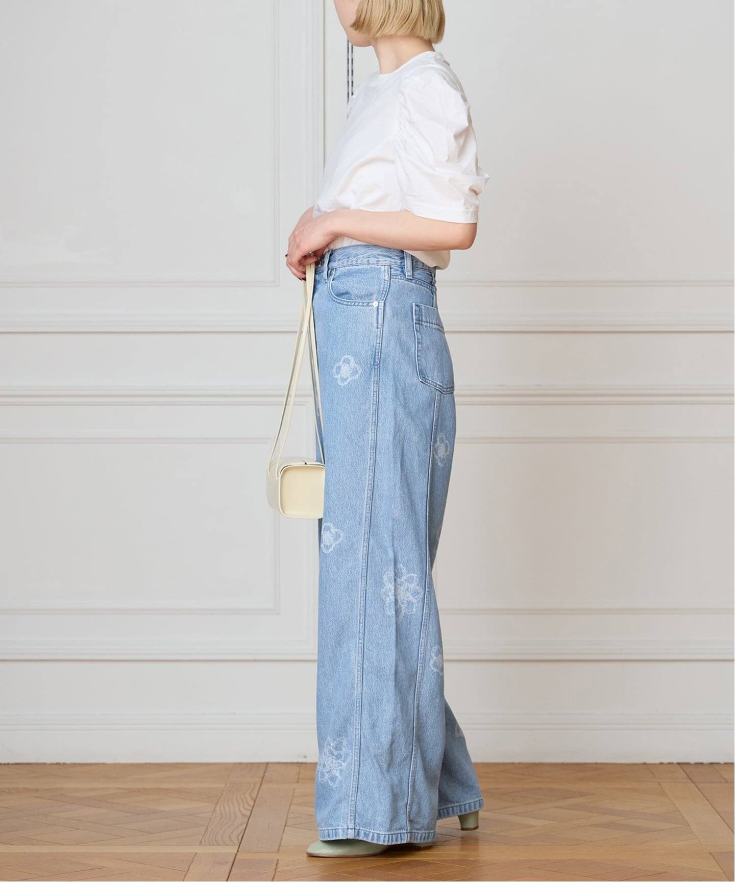 IENA LA BOUCLE フラワーソフトデニムシルエットパンツ（デニムパンツ