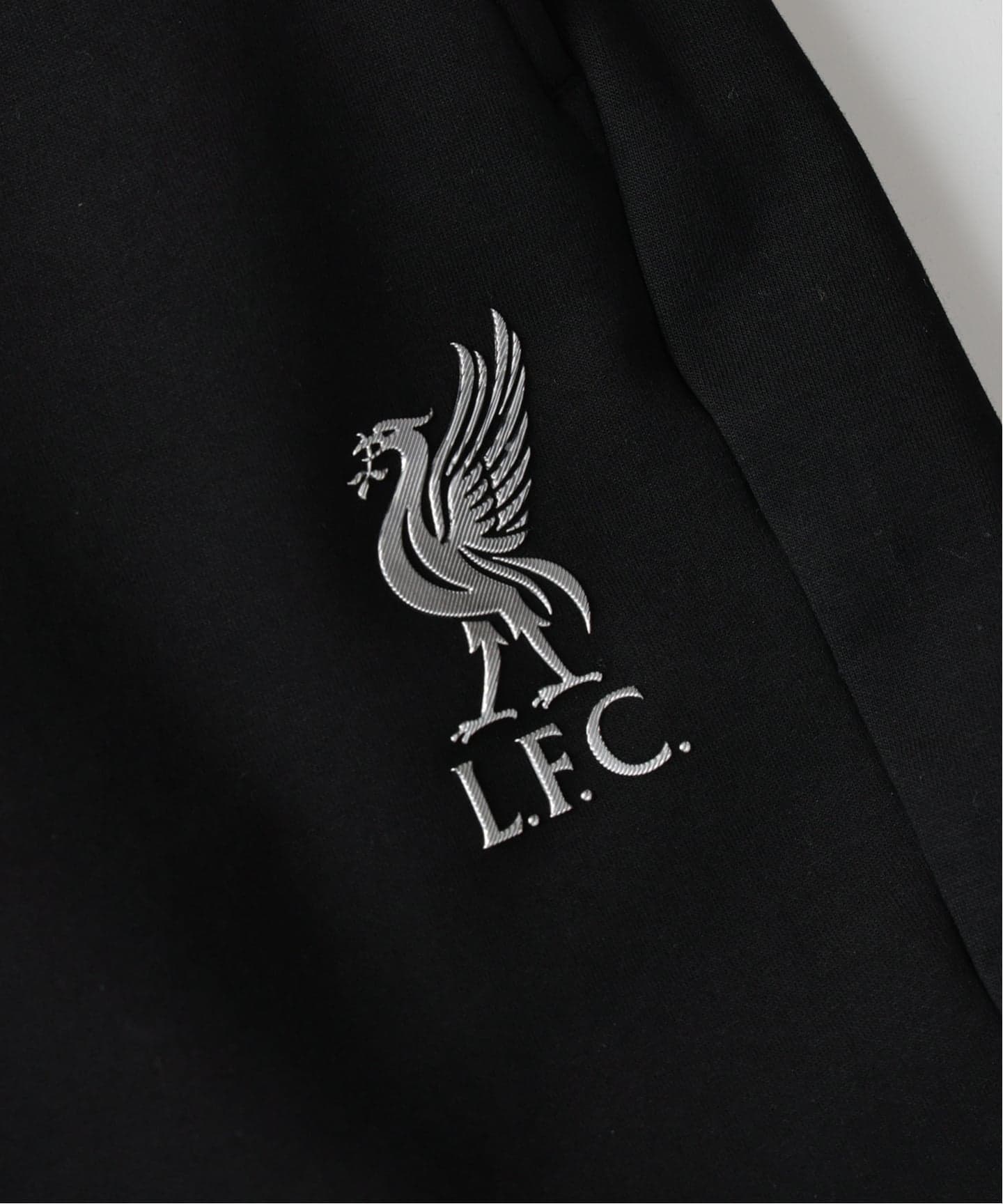 Liverpool FC / リバプール FC】メタリックロゴトラックショーツ