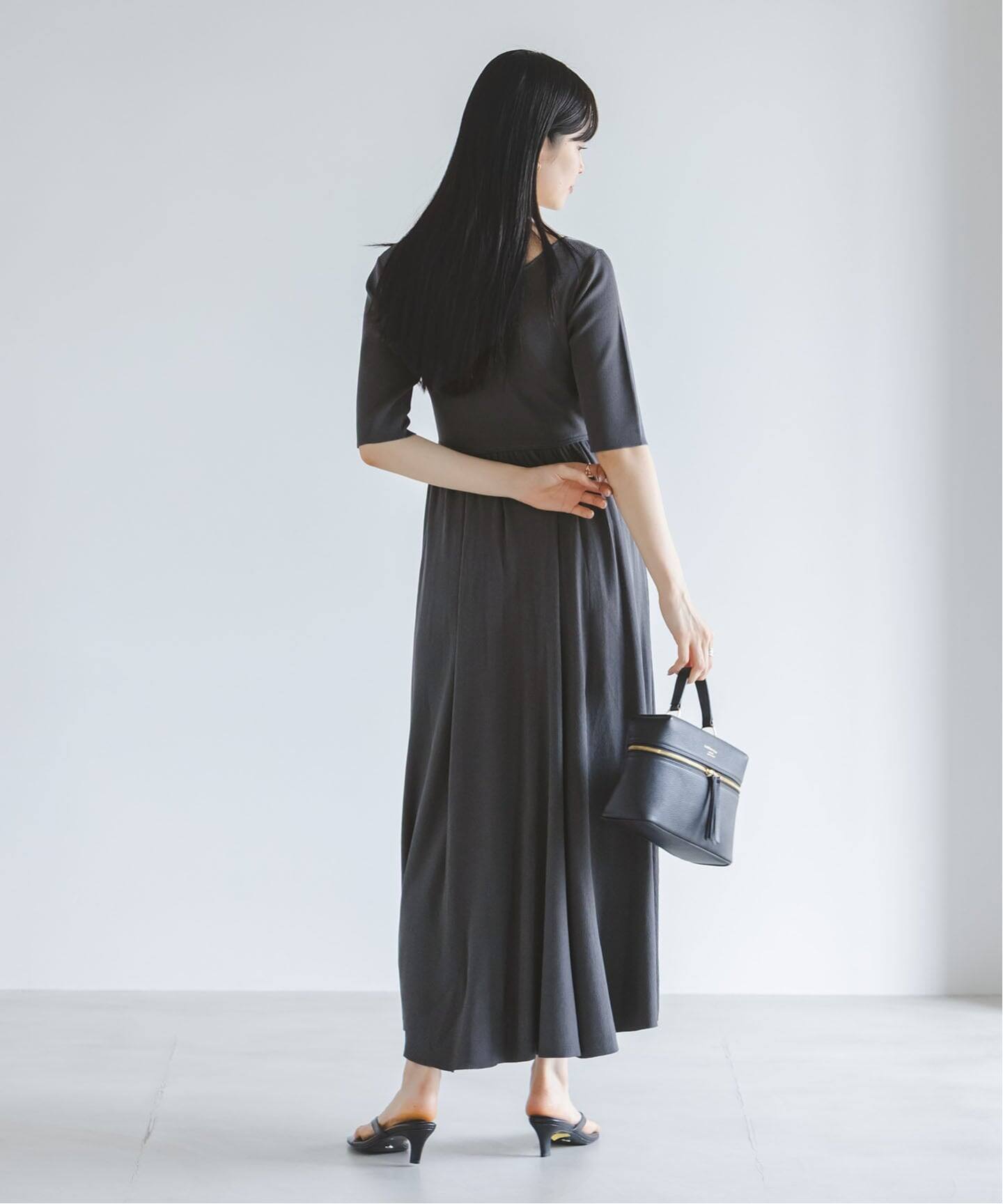 数回着用のみ/to be chic/ニットワンピース/ブラック/フィット&フレア 洗える】デコルテネックフィット&フレアニットワンピース（ワンピース