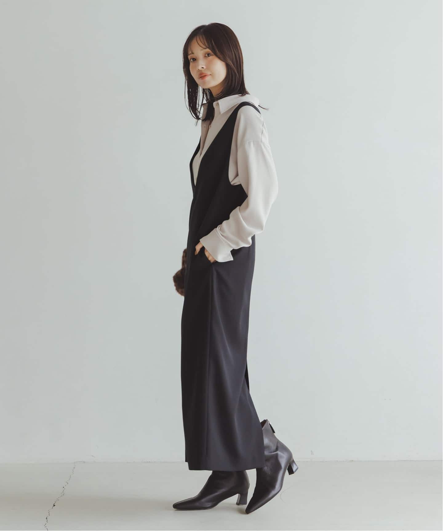 WEB&一部店舗限定追加予約》ストレートVネックワンピース（ワンピース