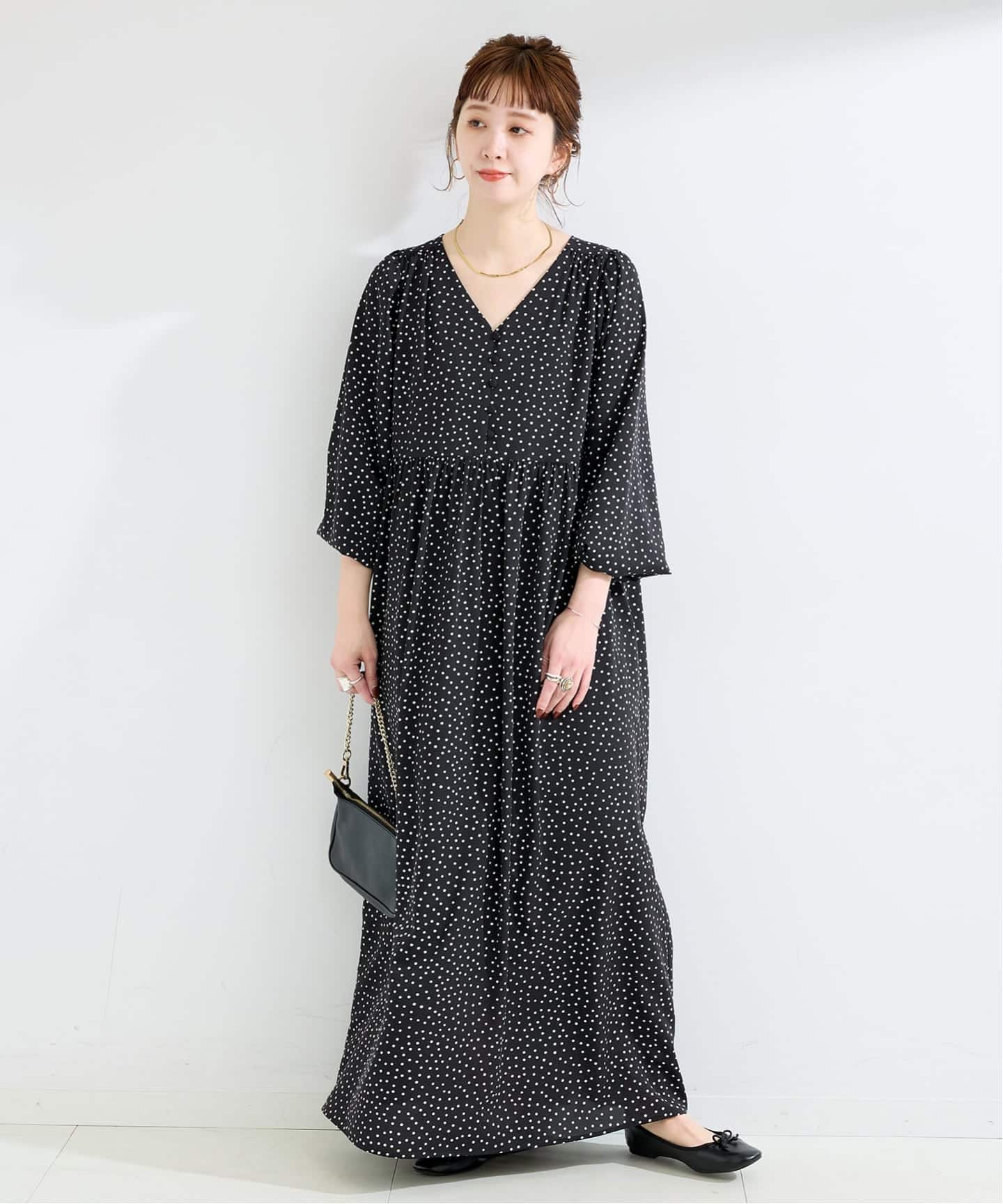 B.C STOCK ブラック ドット柄 キャミワンピース ロング丈 B.C STOCK（ベーセーストック）の「ドット無地プリントキャミ