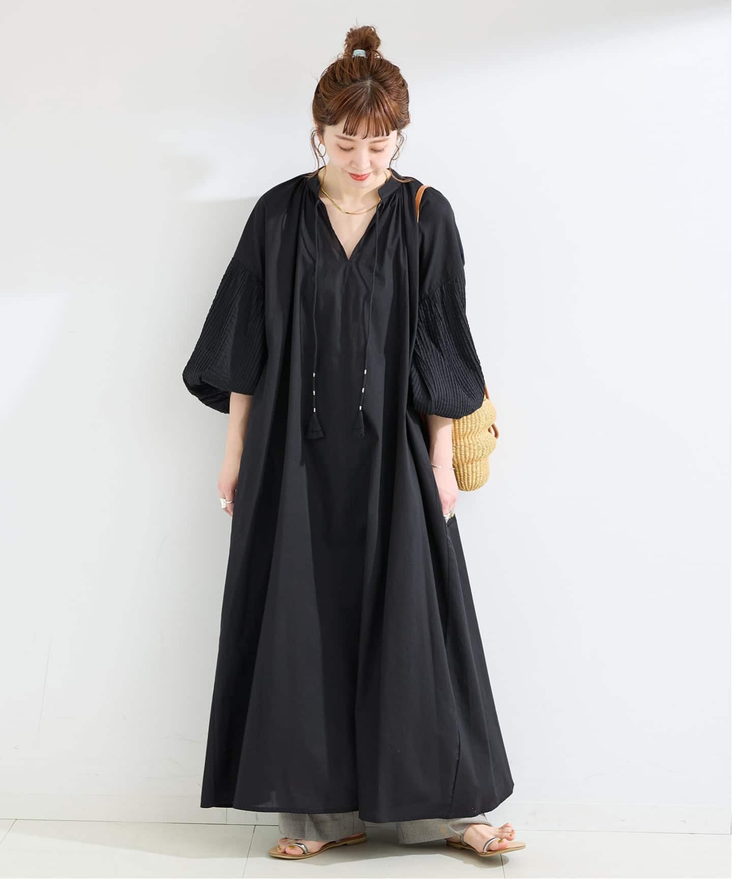 【新品タグ付き】コットンシルクピンタックロングスリーブワンピース　ブラック★ 予約》手洗い可 / ピンタックスリーブワンピース（ワンピース）｜B.C