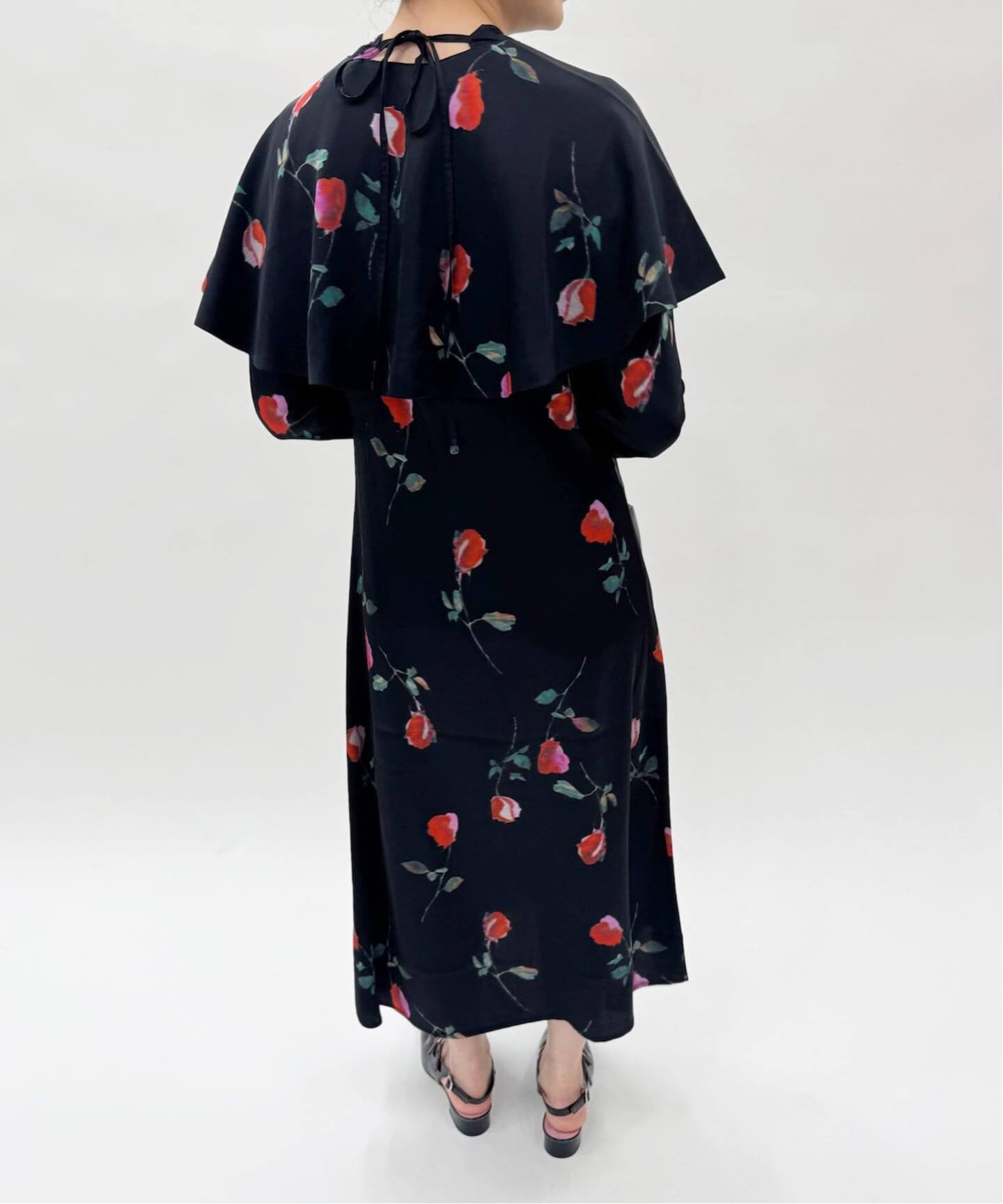 タグ付き新品未使用 GANNI プリーツ花柄ジョーゼットVネック ミニワンピース GANNI/ガニー】Printed Stretch Satin Midi Dress（ワンピース）｜EDIT