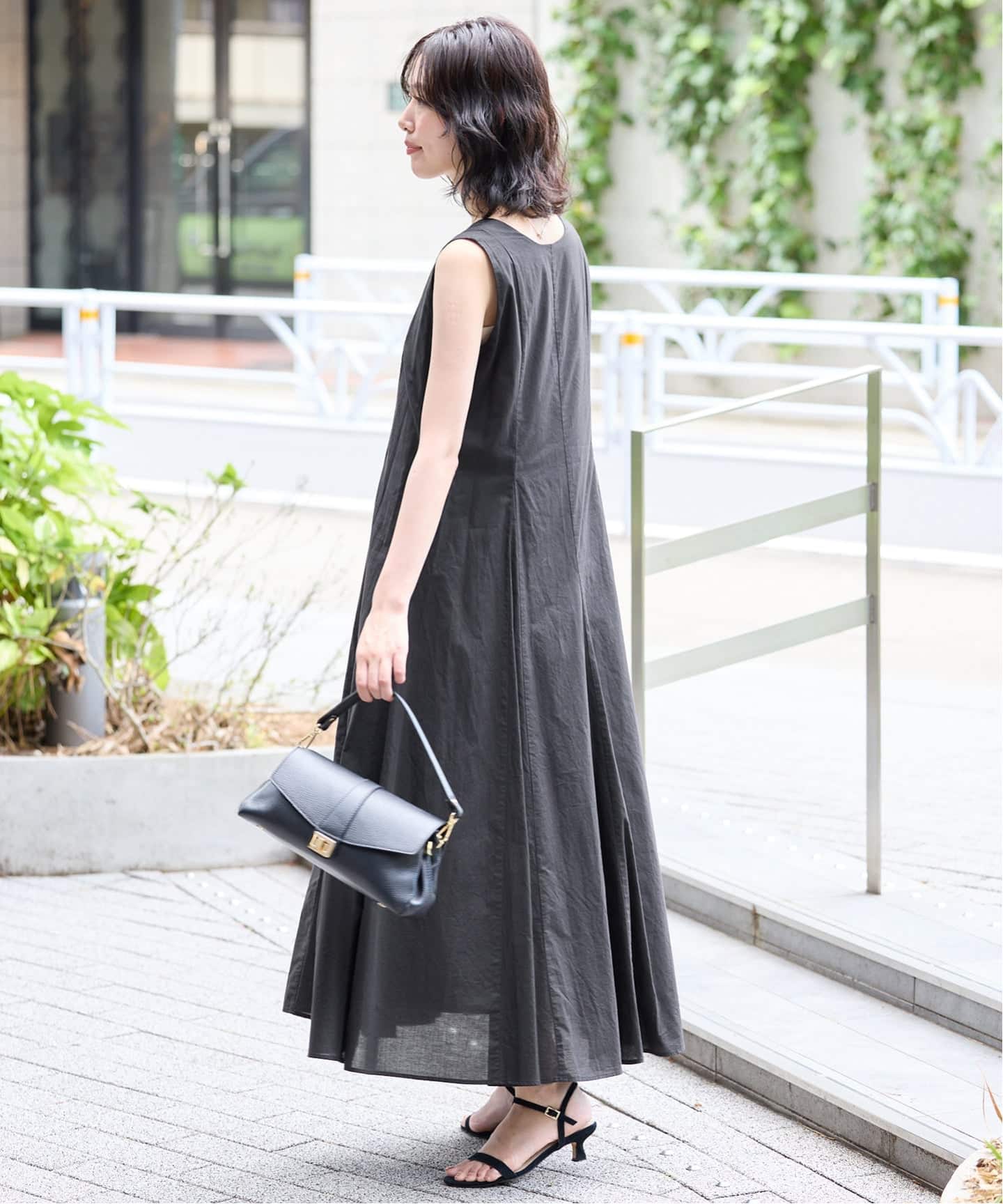 ebure エアリーコットンワンピース 23SS 紺 ネイビー 38 マキシ丈 コットンエアリーVネックフレアワンピース（ワンピース）｜SLOBE IENA