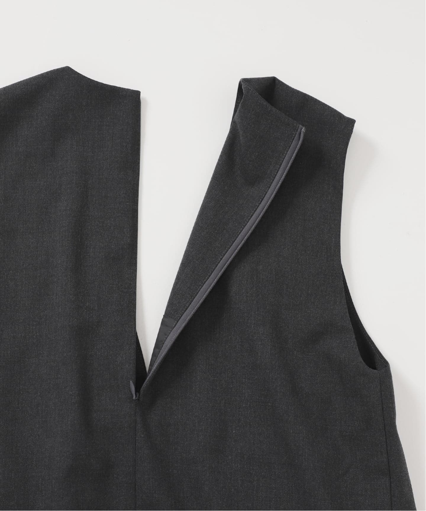 WEB限定/追加予約》TR Vネックジャンパースカート（ワンピース