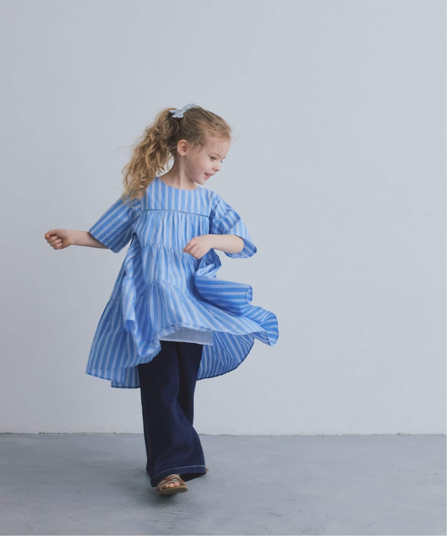 IENA ENFANT ヌキテパ フラワードレス　ブルー　試着のみ新品 ne Quittez pas/ヌキテパ】別注Tiered Dress (KIDSサイズ)（キッズ