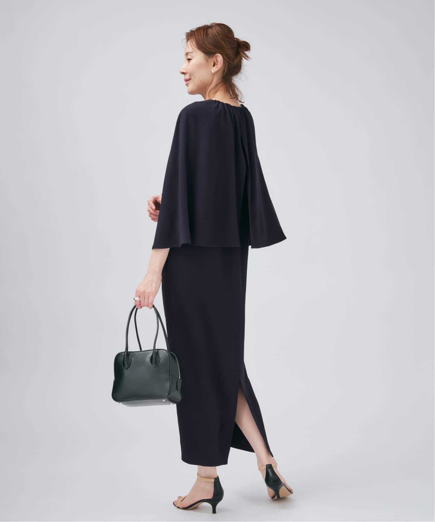 ACEPOLYバックサテンケープ風ワンピース（ワンピース）｜VERMEIL par