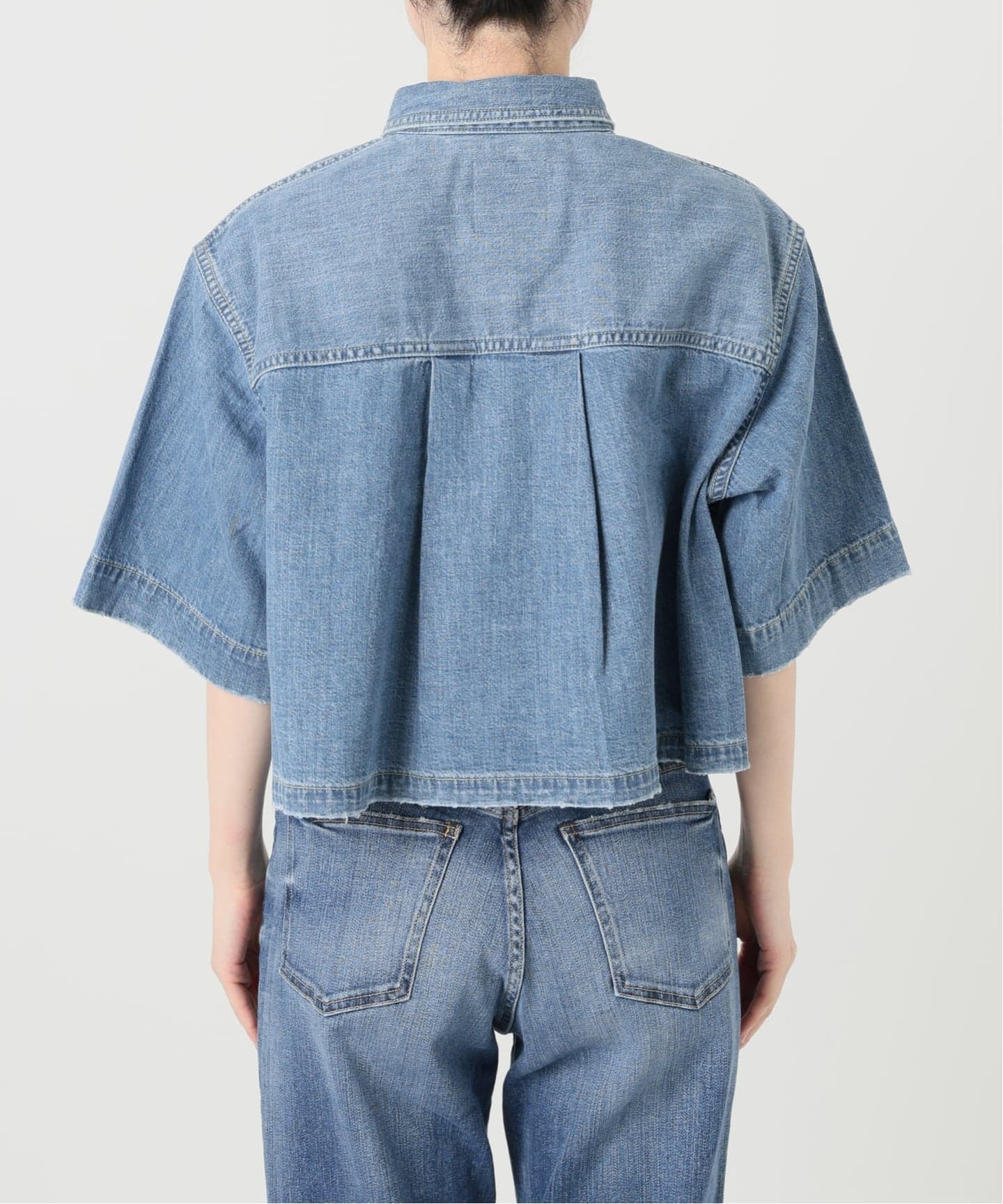 新品　 Spick&Span　5 1/2 デニムクロップドシャツ 5 1/2 HALF Sleeve Shirt（シャツ／ブラウス）｜Spick & Span