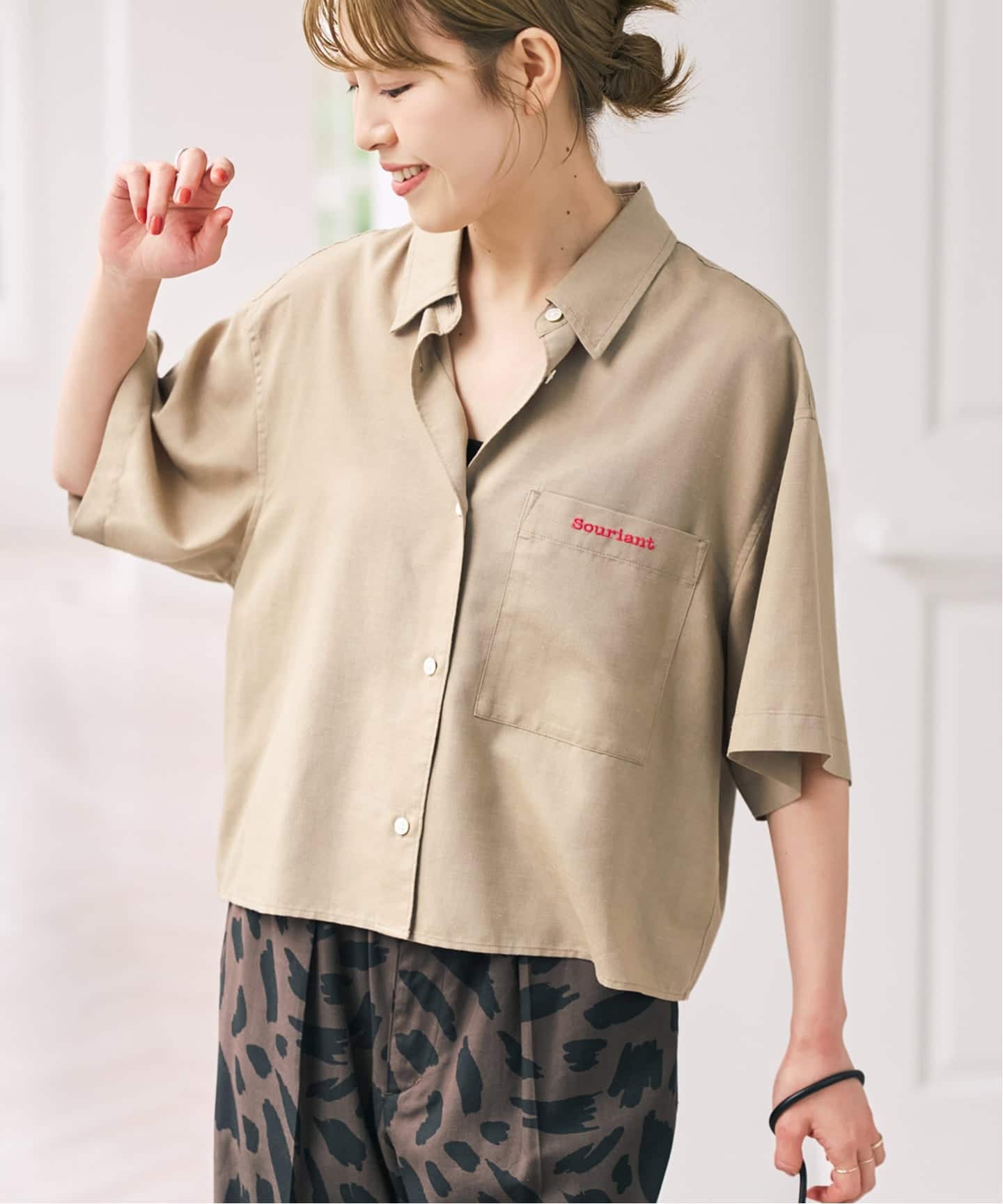 リネンブレンドロゴ刺繍ショートシャツ（シャツ／ブラウス）｜Spick