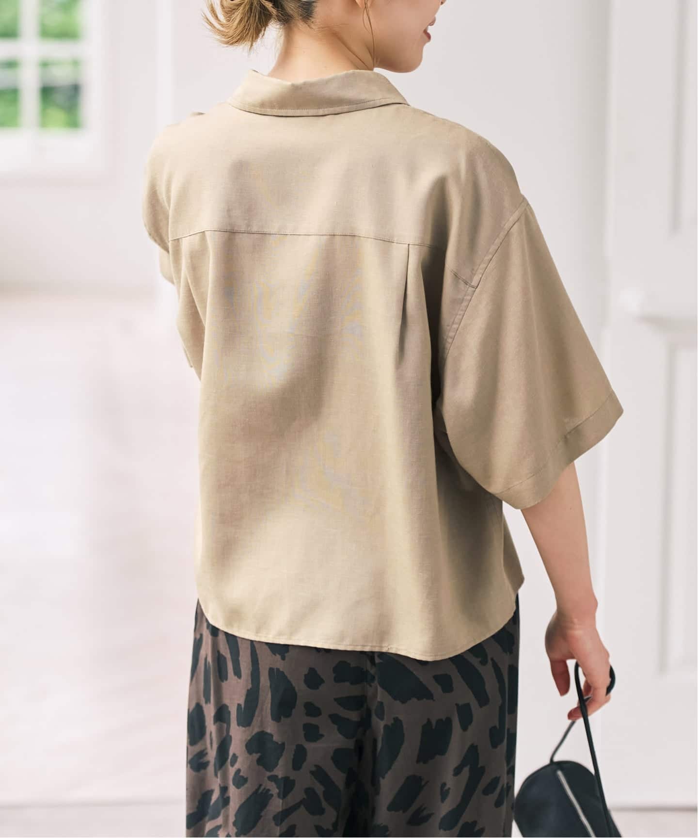 ★専用【Spick & Span】リネンブレンドロゴ刺繍ショートシャツ ベージュ リネンブレンドロゴ刺繍ショートシャツ（シャツ／ブラウス）｜Spick