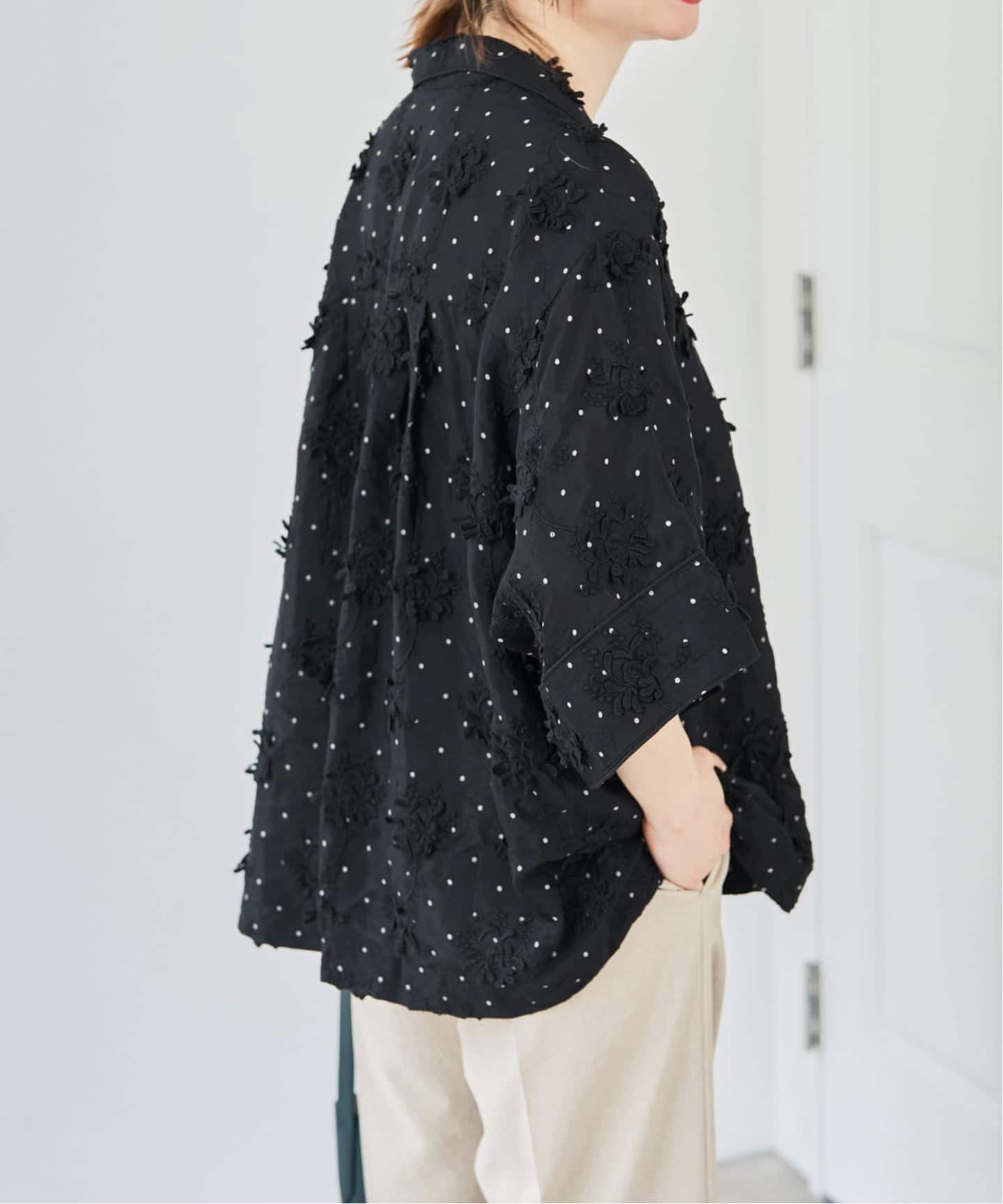 予約》crinkle crinkle crinkle dot 3D embroidery open collar sh