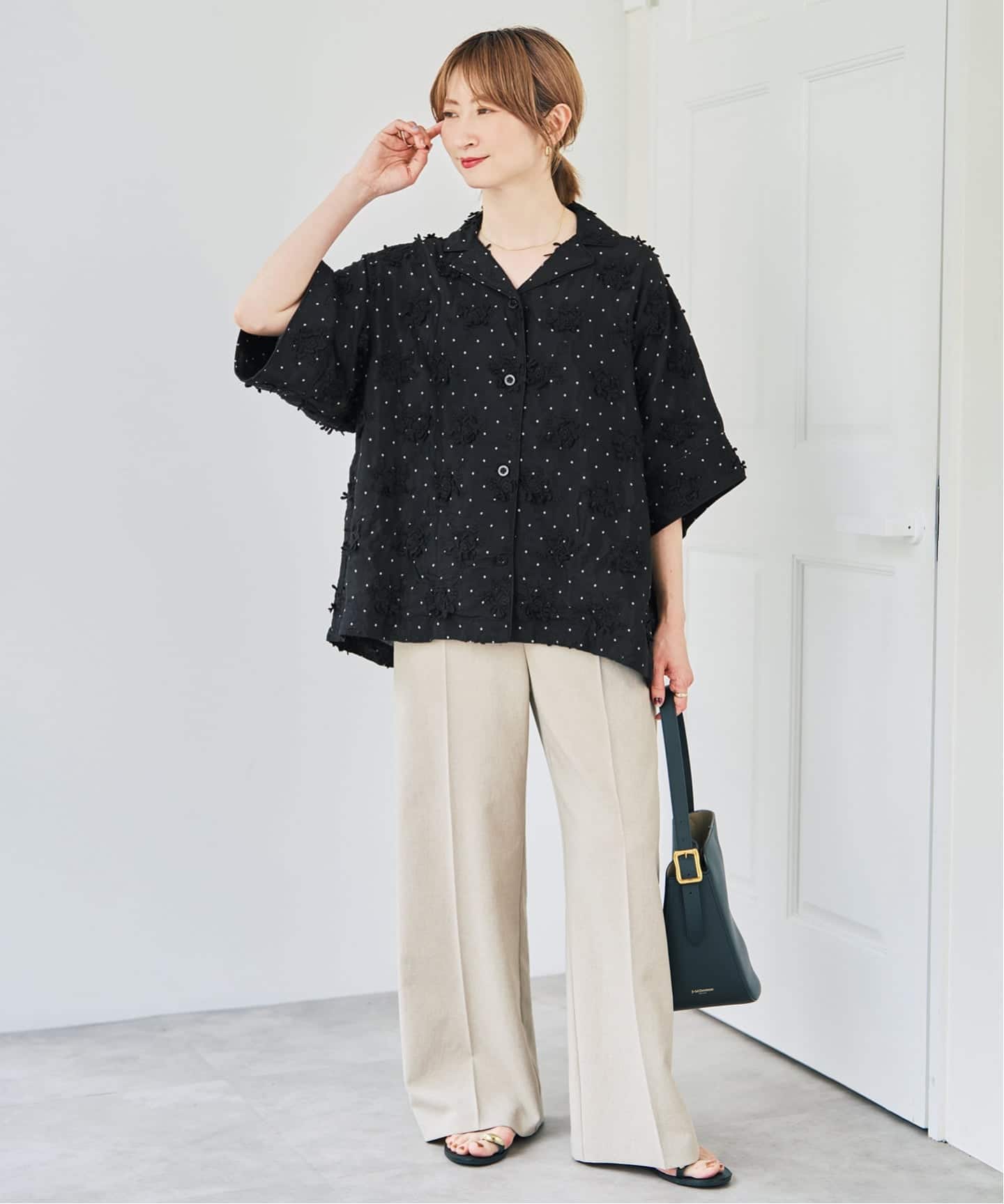 予約》crinkle crinkle crinkle dot 3D embroidery open collar sh