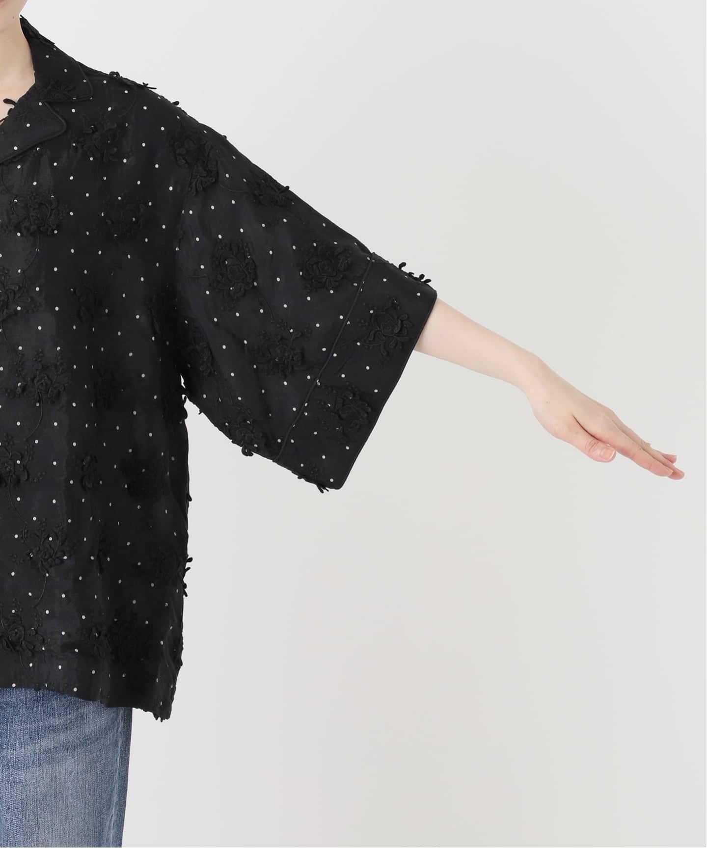 予約》crinkle crinkle crinkle dot 3D embroidery open collar sh