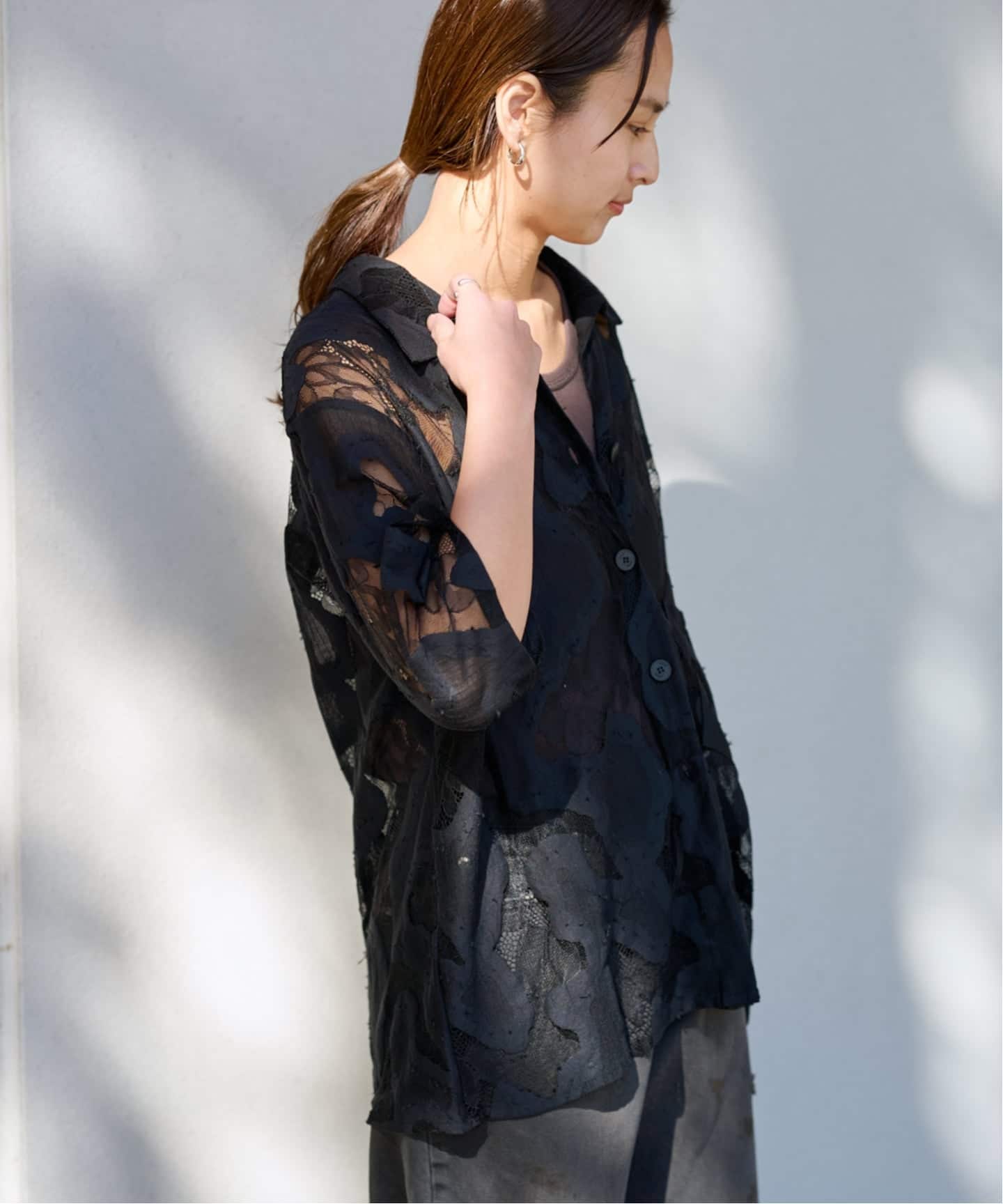 25SSフレームワークESTHE OVERSIZED SHEER LACE V ≪追加予約≫ESTHE OVERSIZED SHEER LACE シャツ（シャツ／ブラウス