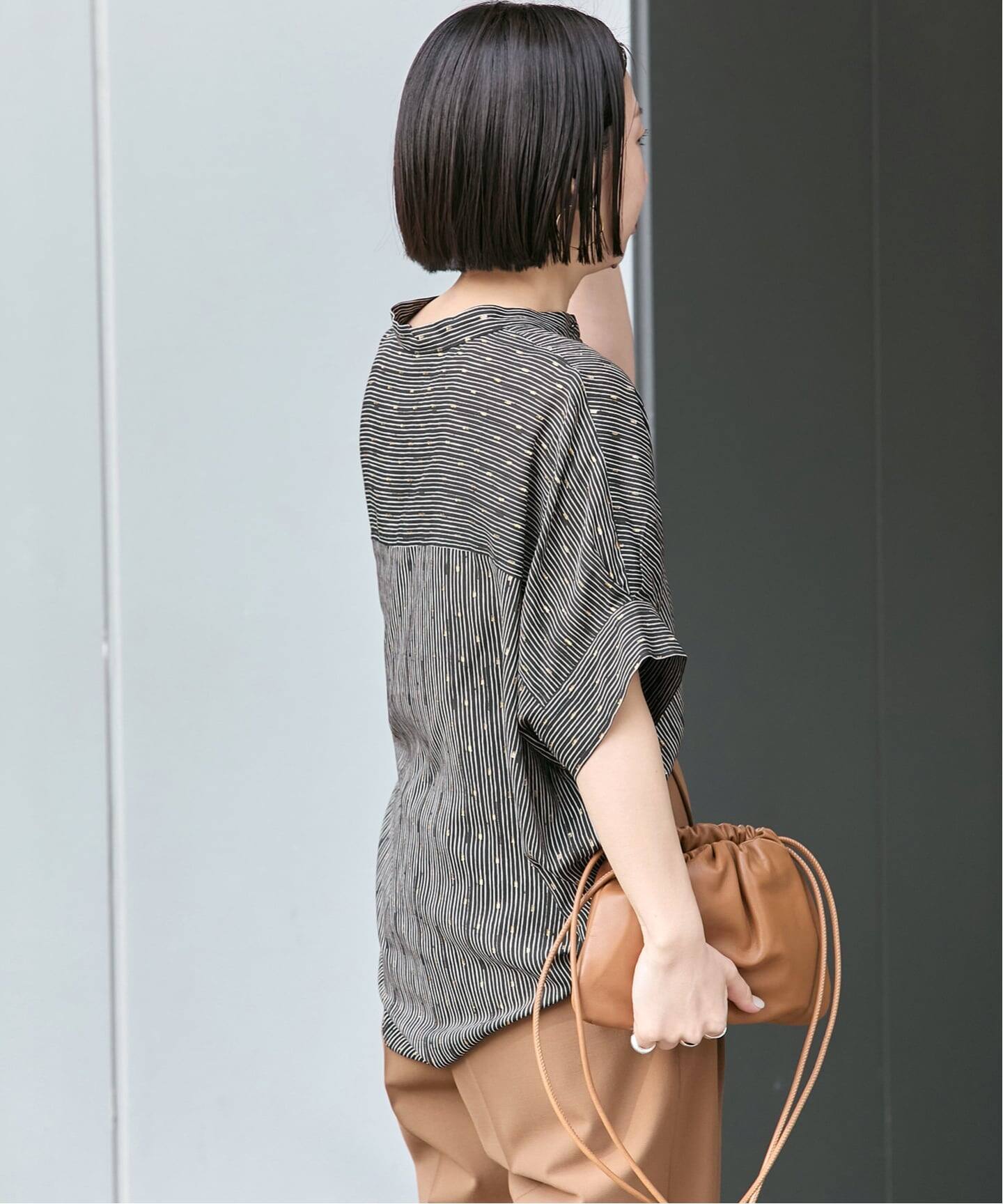 予約》【WEB限定カラーあり】DEVEAUX GOLDラメモノトーンシャツ