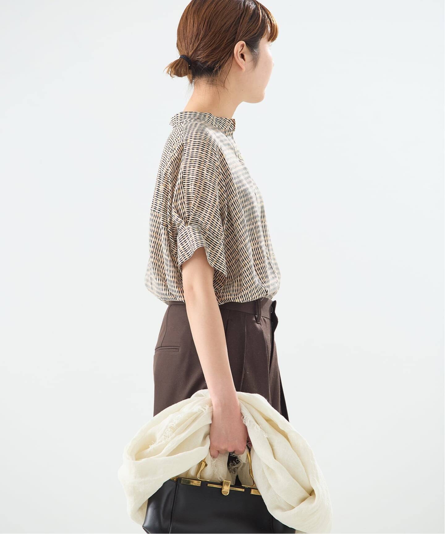 予約》【WEB限定カラーあり】DEVEAUX GOLDラメモノトーンシャツ