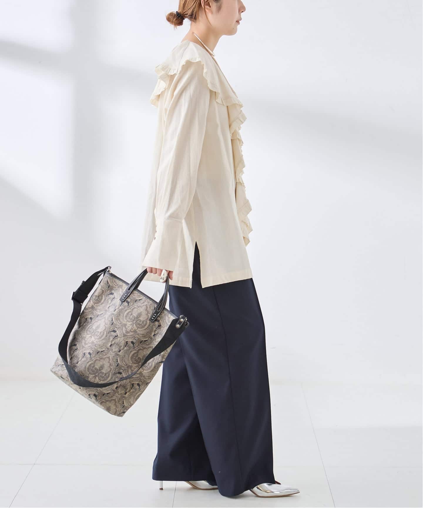 予約》Uhr/ウーア Cotton Silk Ruffle Frill Shirt シャツ（シャツ