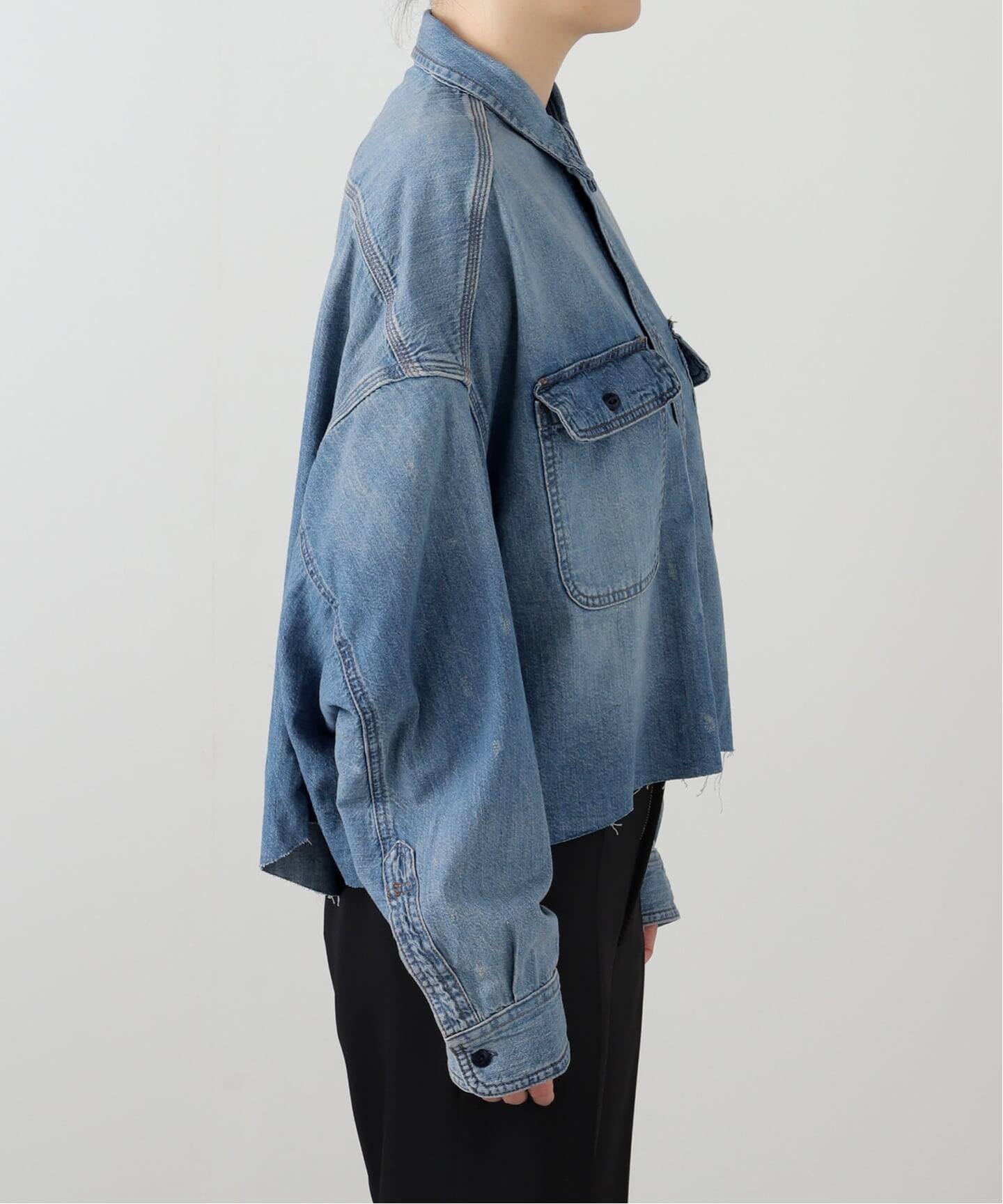 R13/アールサーティーン】 CROPPED DENIM SHIRT（シャツ／ブラウス