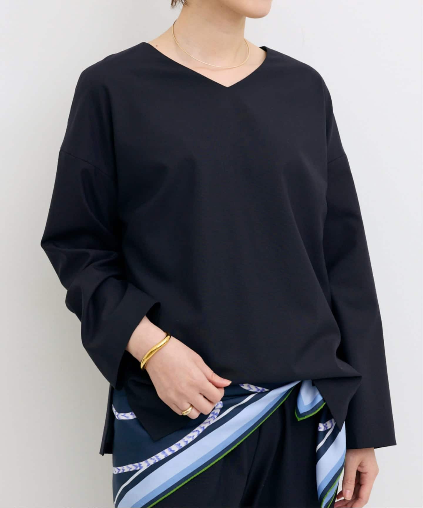COL PIERROT/コル ピエロ】 Back Zip V-neck Blouse（シャツ／ブラウス