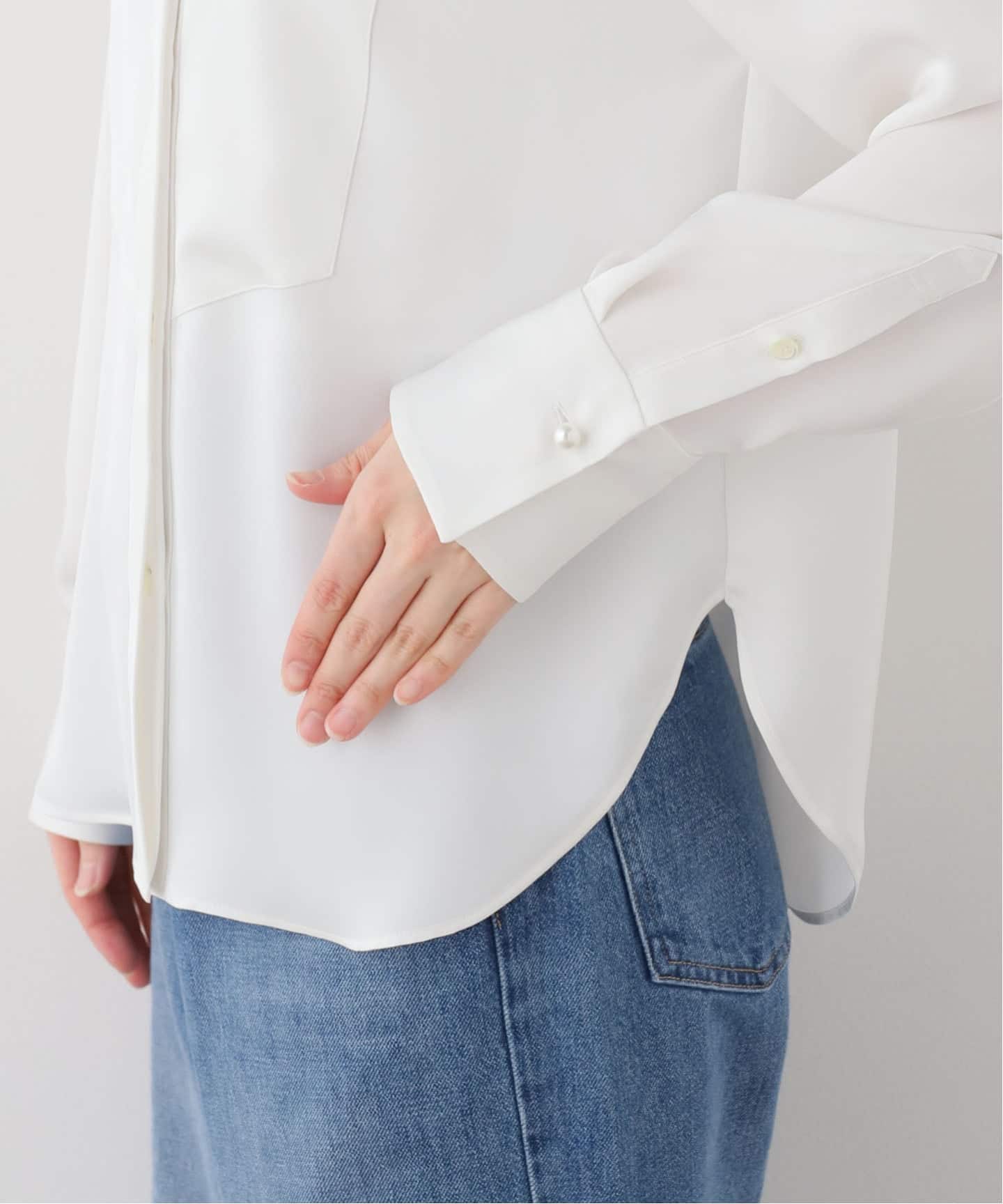 Col Pierrot /コル ピエロ】PEARL BUTTUN SATIN BLOUSE（シャツ