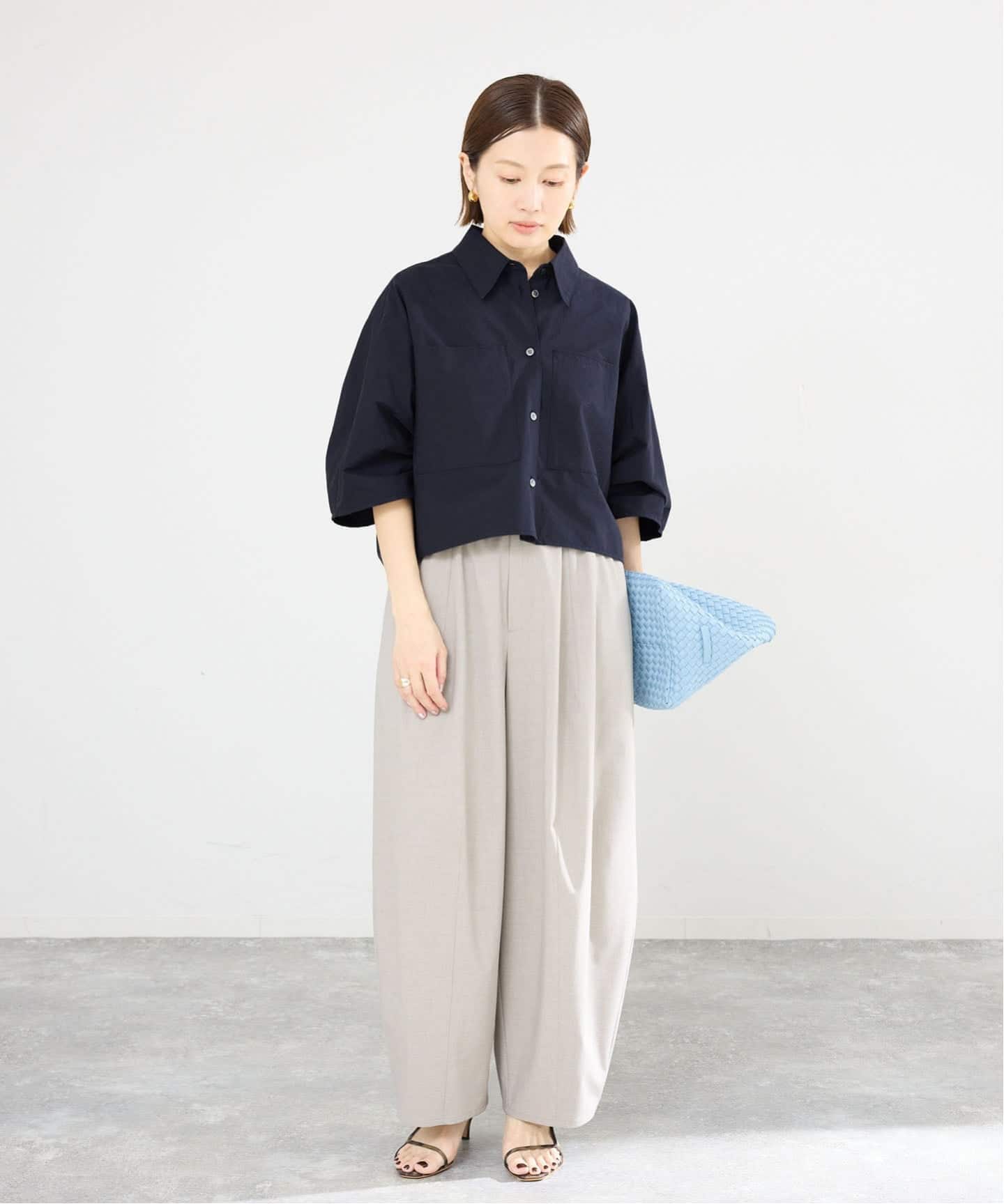 新品 IENA タイプライタークロップドシャツ  サックスブルー IENA（イエナ）の「タイプライタークロップドシャツ（シャツ/ブラウス