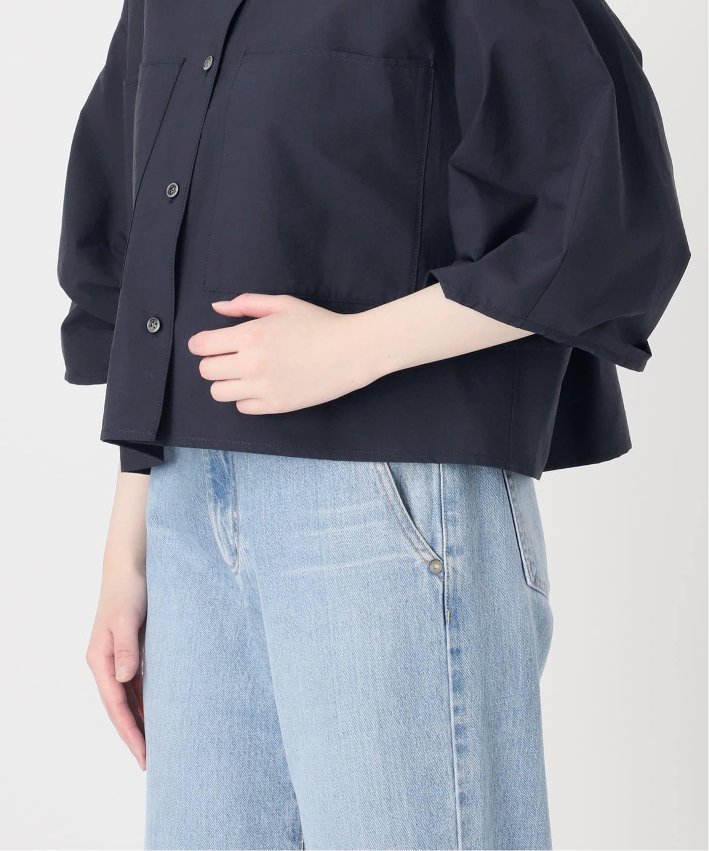 新品 IENA タイプライタークロップドシャツ  サックスブルー IENA（イエナ）の「タイプライタークロップドシャツ（シャツ/ブラウス