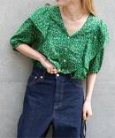 フラワープリント五分袖フリルブラウス