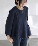 【洗える】カーブネックフレアブラウス