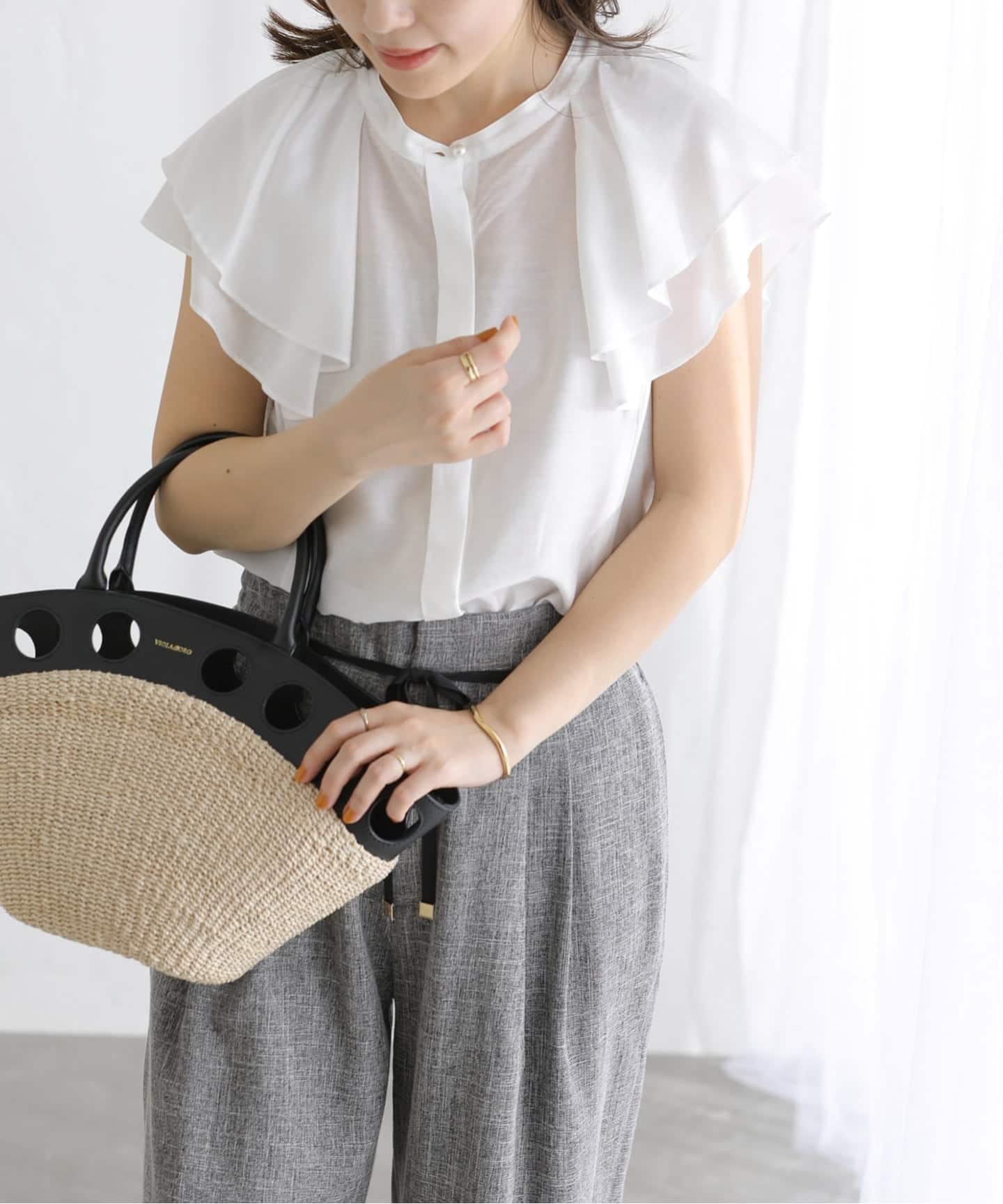 新品未使用✨大人気 ラトータリテ　ラッフルスリーブ ブラウス 白 麻混 洗える 洗える】ラッフルスリーブシャツ（シャツ／ブラウス）｜La Totalite