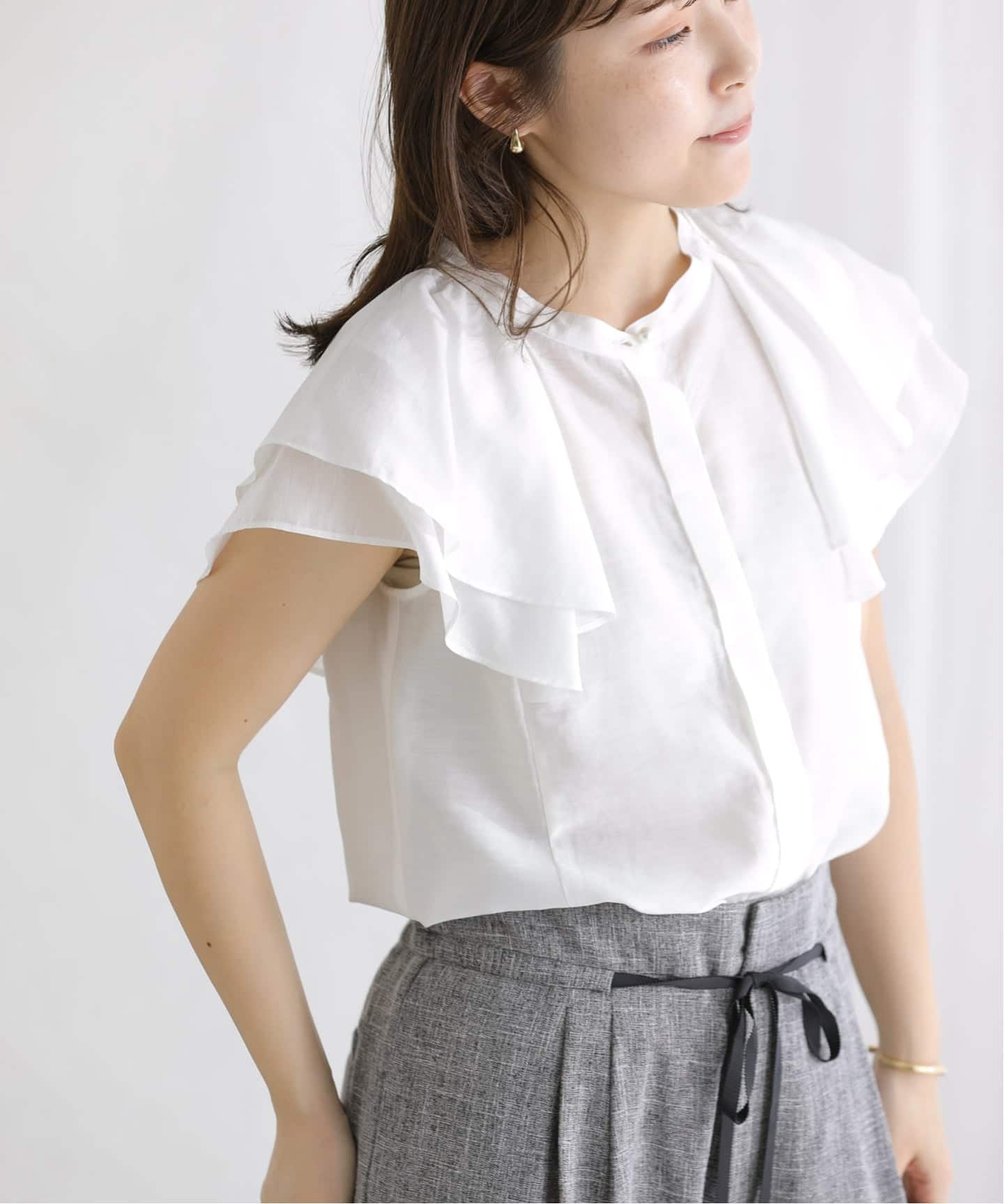 新品未使用✨大人気 ラトータリテ　ラッフルスリーブ ブラウス 白 麻混 洗える 洗える】ラッフルスリーブシャツ（シャツ／ブラウス）｜La Totalite