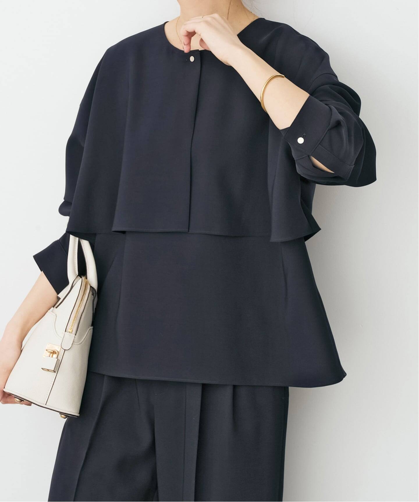 【新品・タグ付き】ウォッシャブルヨークレースブラウス BLACK axes femme（アクシーズファム）の「ヨークレースブラウス（シャツ