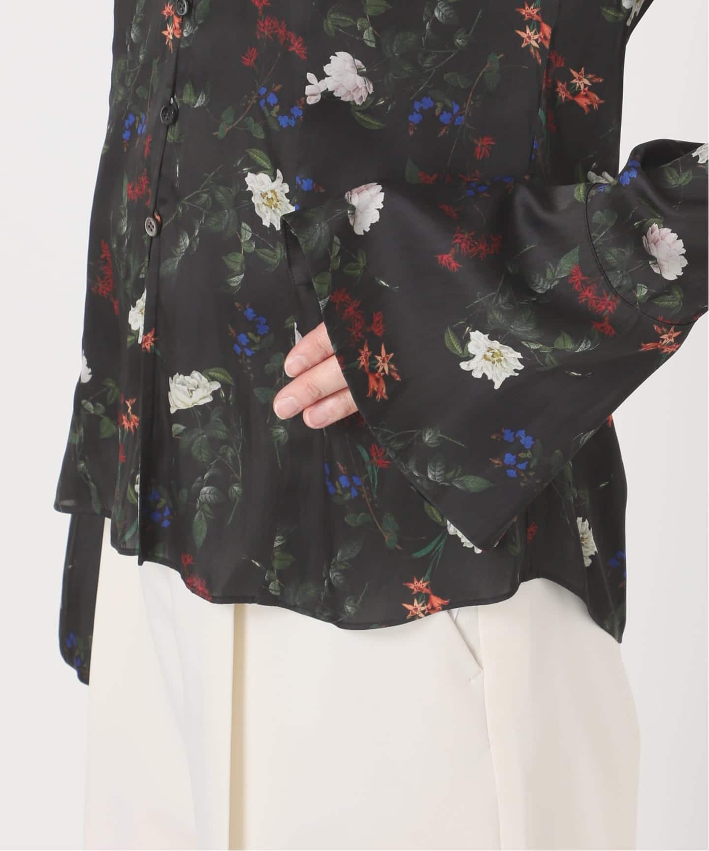 フラワープリントスリットスリーブブラウス（シャツ／ブラウス