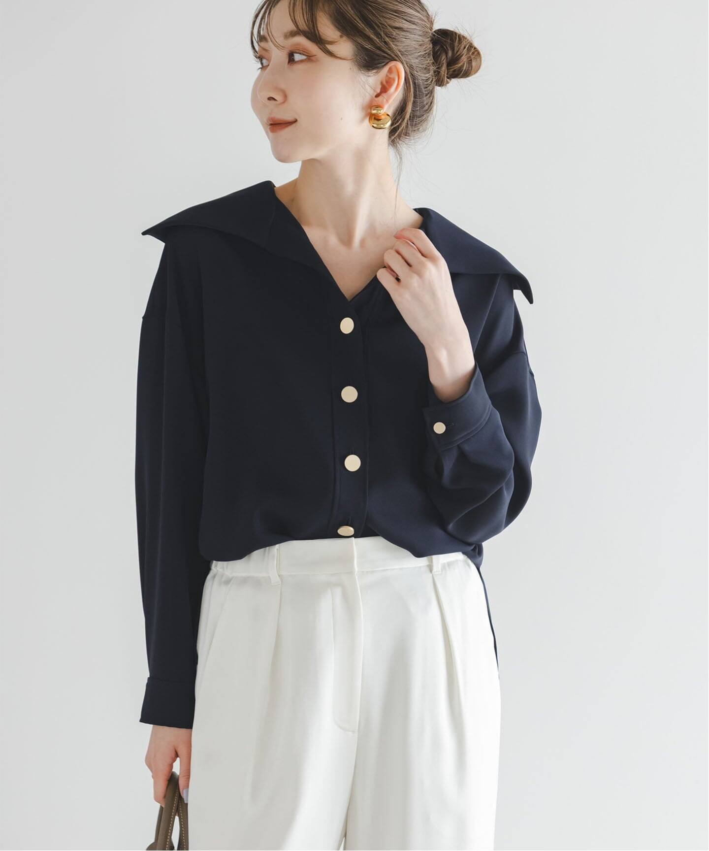 予約》オーバーカラーゴールドボタンブラウス（シャツ／ブラウス