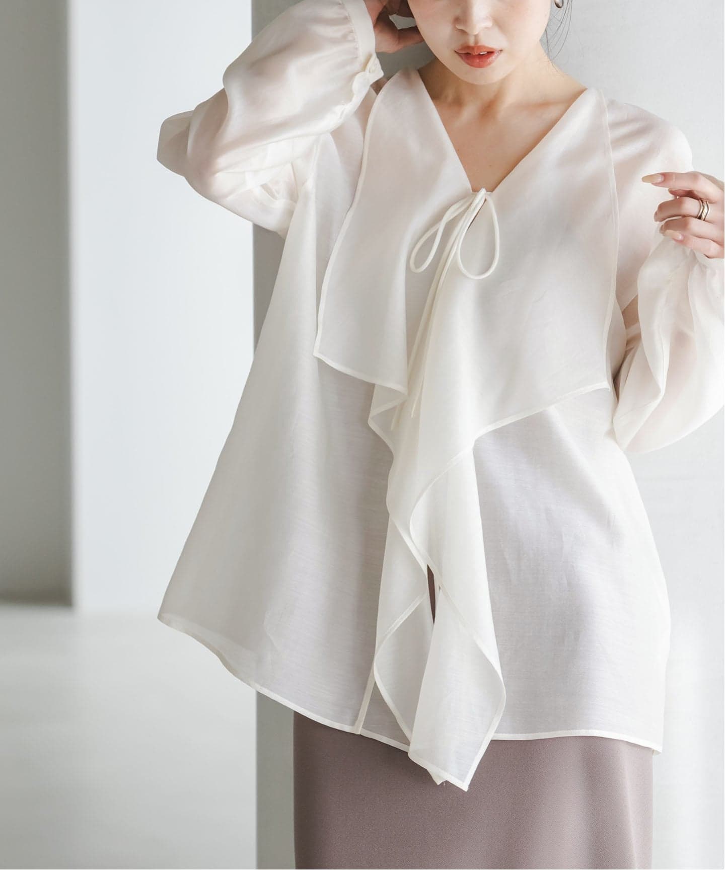 予約》エアリーシアーフリルブラウスのコーディネートスナップ（shino