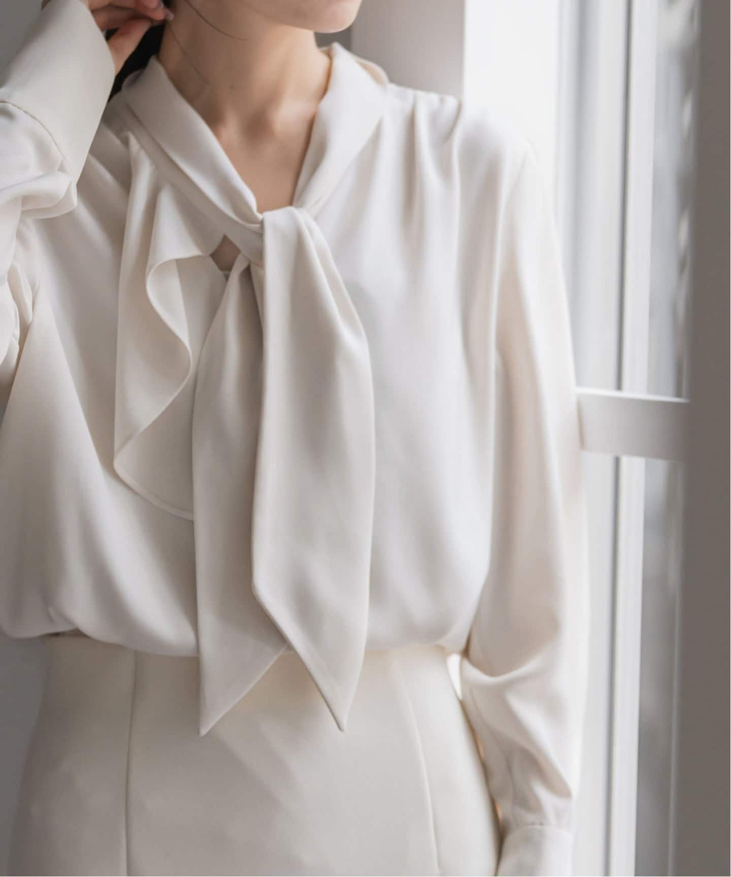 WEB＆日本橋店限定・追加予約》ロイヤルサテンボウタイブラウス