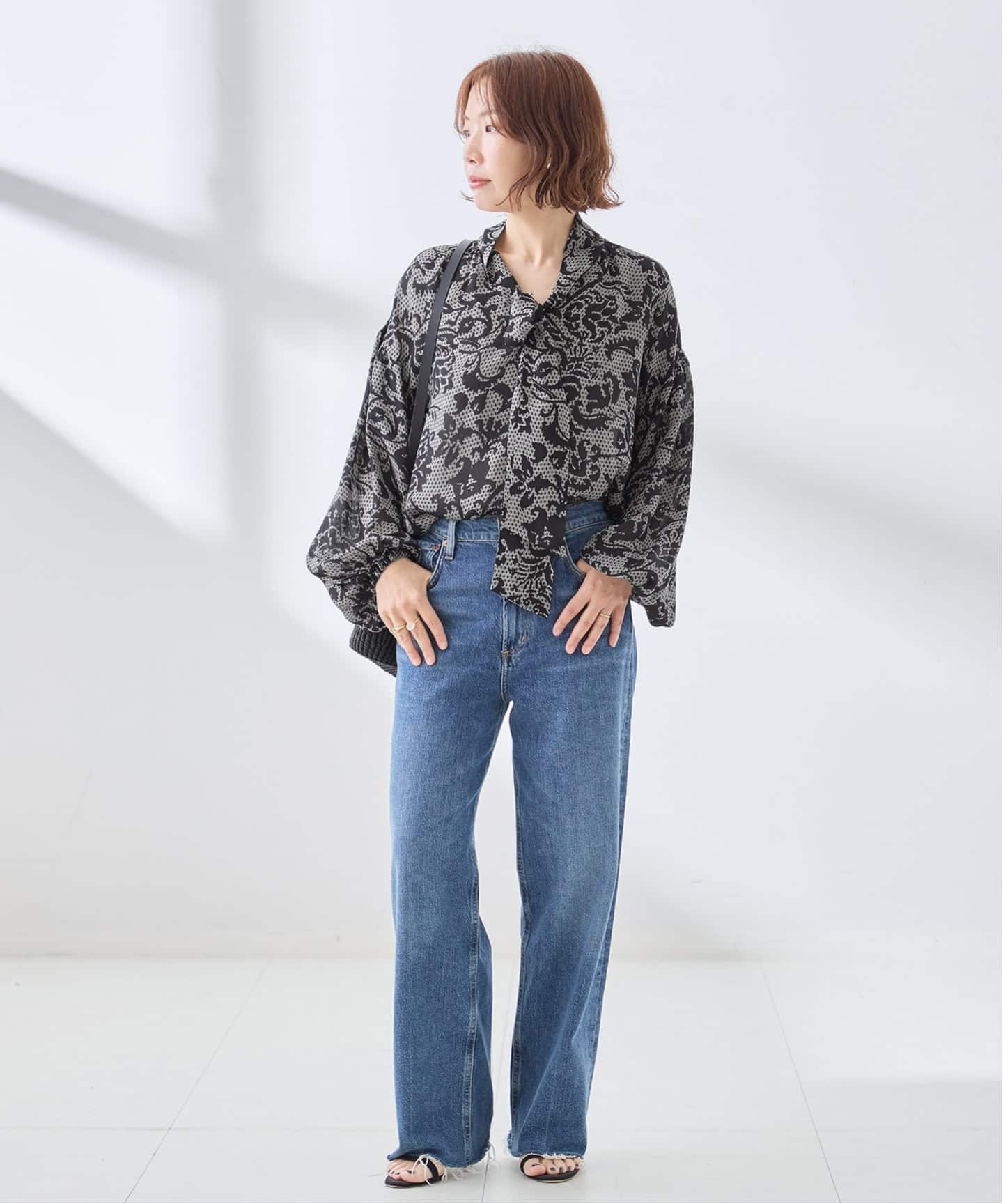 【2024SS】L'ESSAGE IPEKER ボウタイブラウス 小花柄 紺 予約》IPEKERフラワー/無地 ボウタイブラウス（シャツ／ブラウス