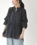 《予約》［26SS新作］コットンボイルクリンクルタックフリルプルオーバー（ドット柄）