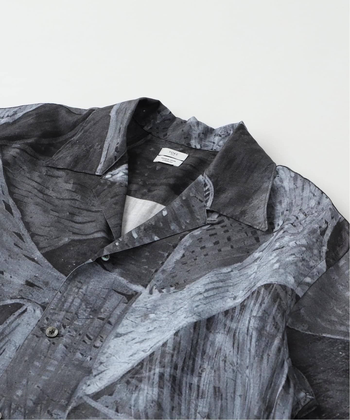 YOKE / ヨーク Printed Tencell Open Collar Shirt（シャツ／ブラウス