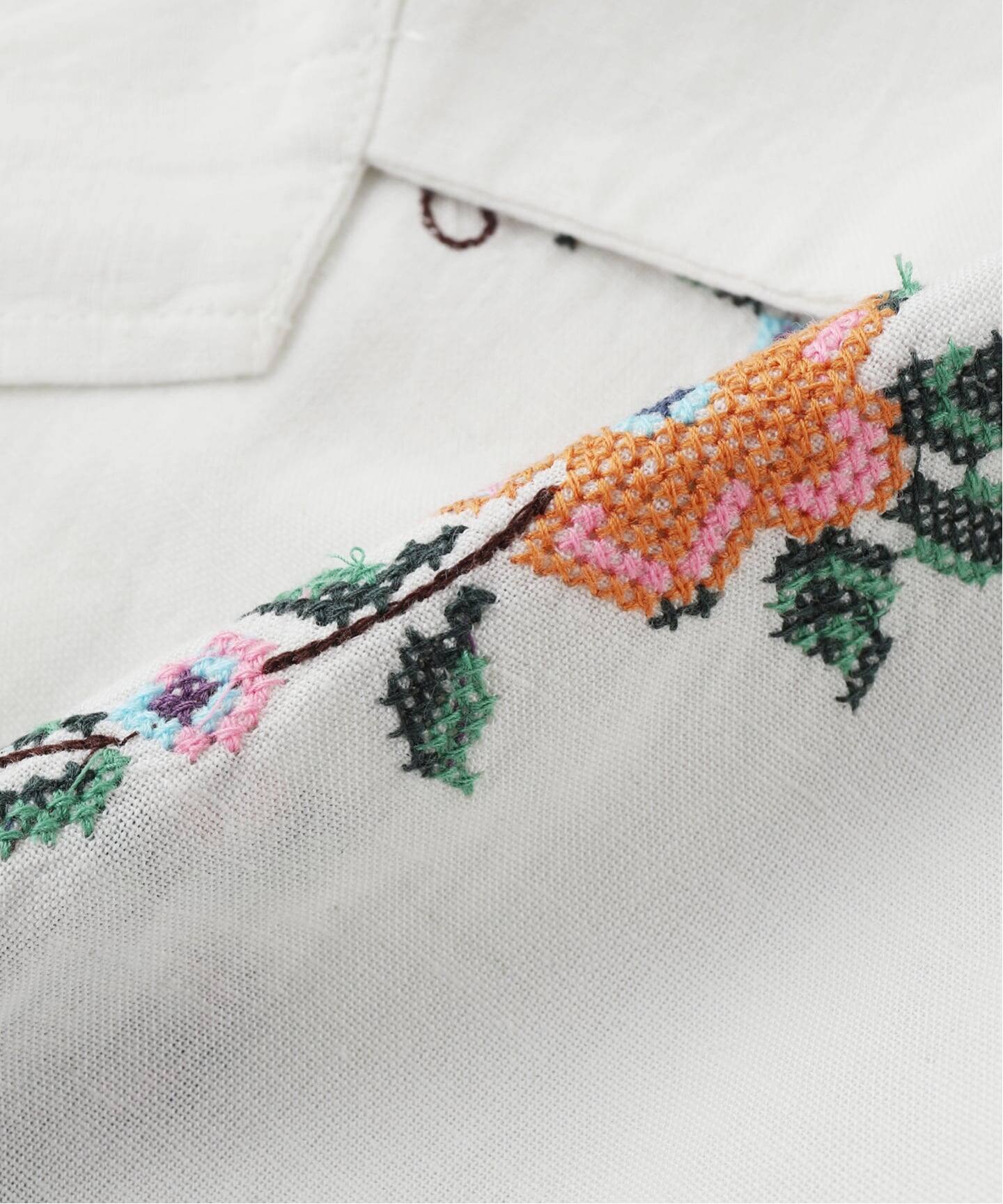 インド産　手刺繍コットンホワイトクロス インドクロスステッチ シャツ（シャツ／ブラウス）｜B.C STOCK（ベー