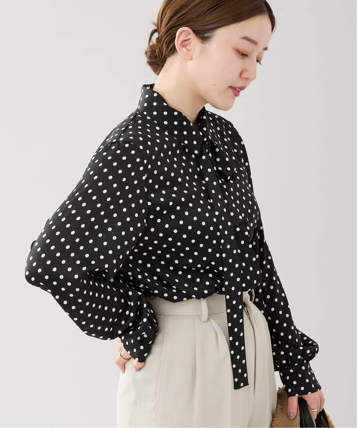WEB限定/追加4予約》サテンドットタイ付ブラウス（シャツ／ブラウス
