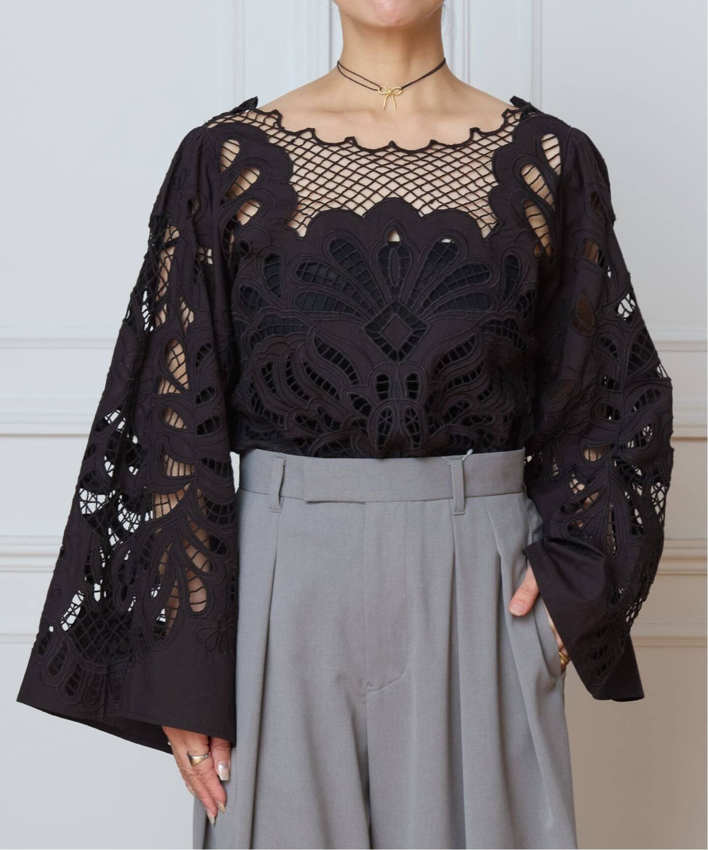 予約》IENA LA BOUCLE カットワーク刺繍ブラウス（シャツ／ブラウス